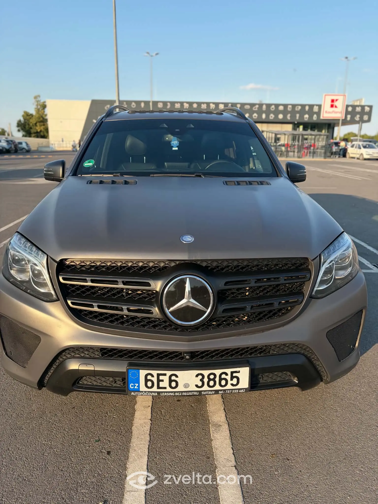 Car photo 1
