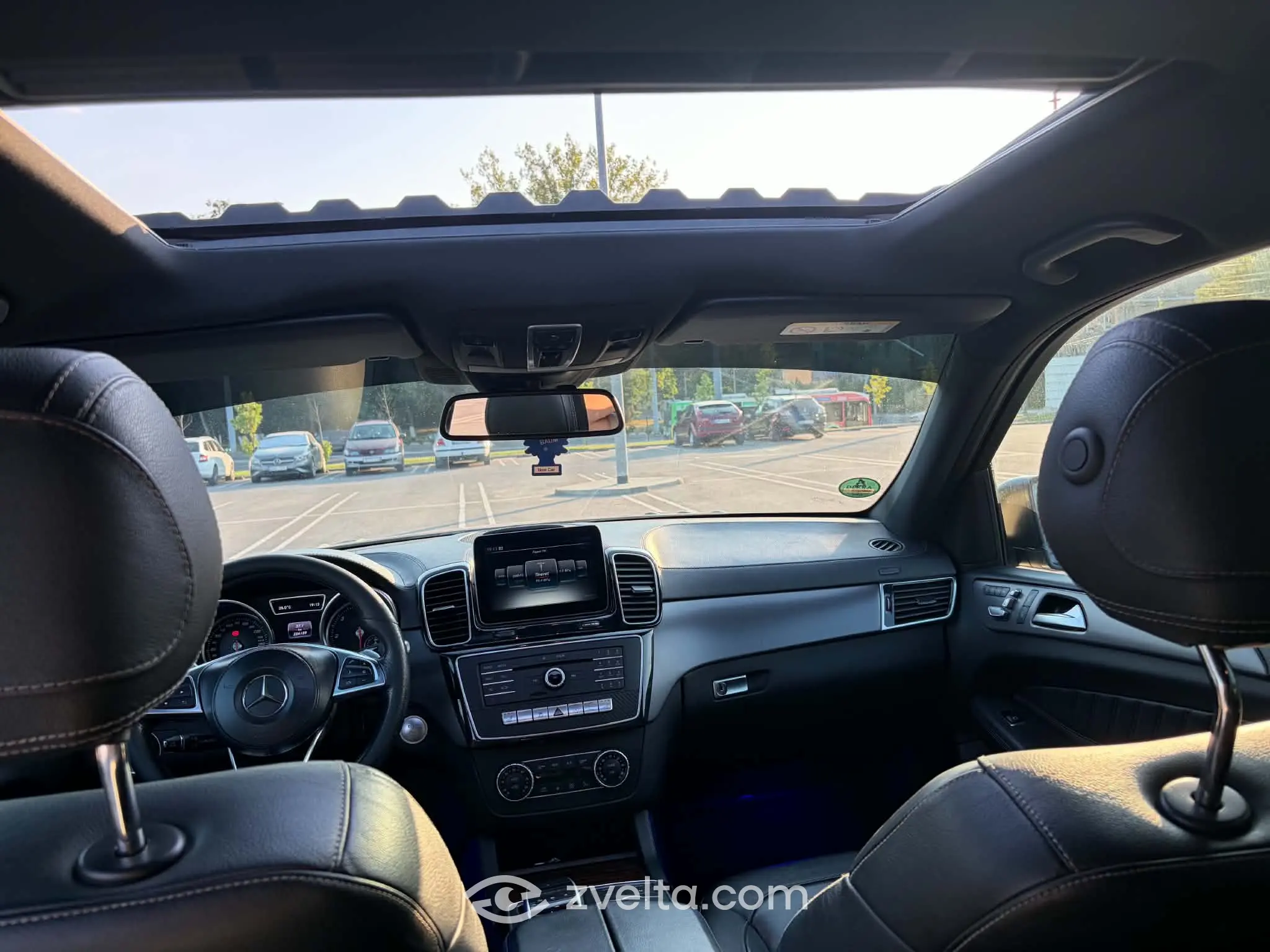Car photo 9