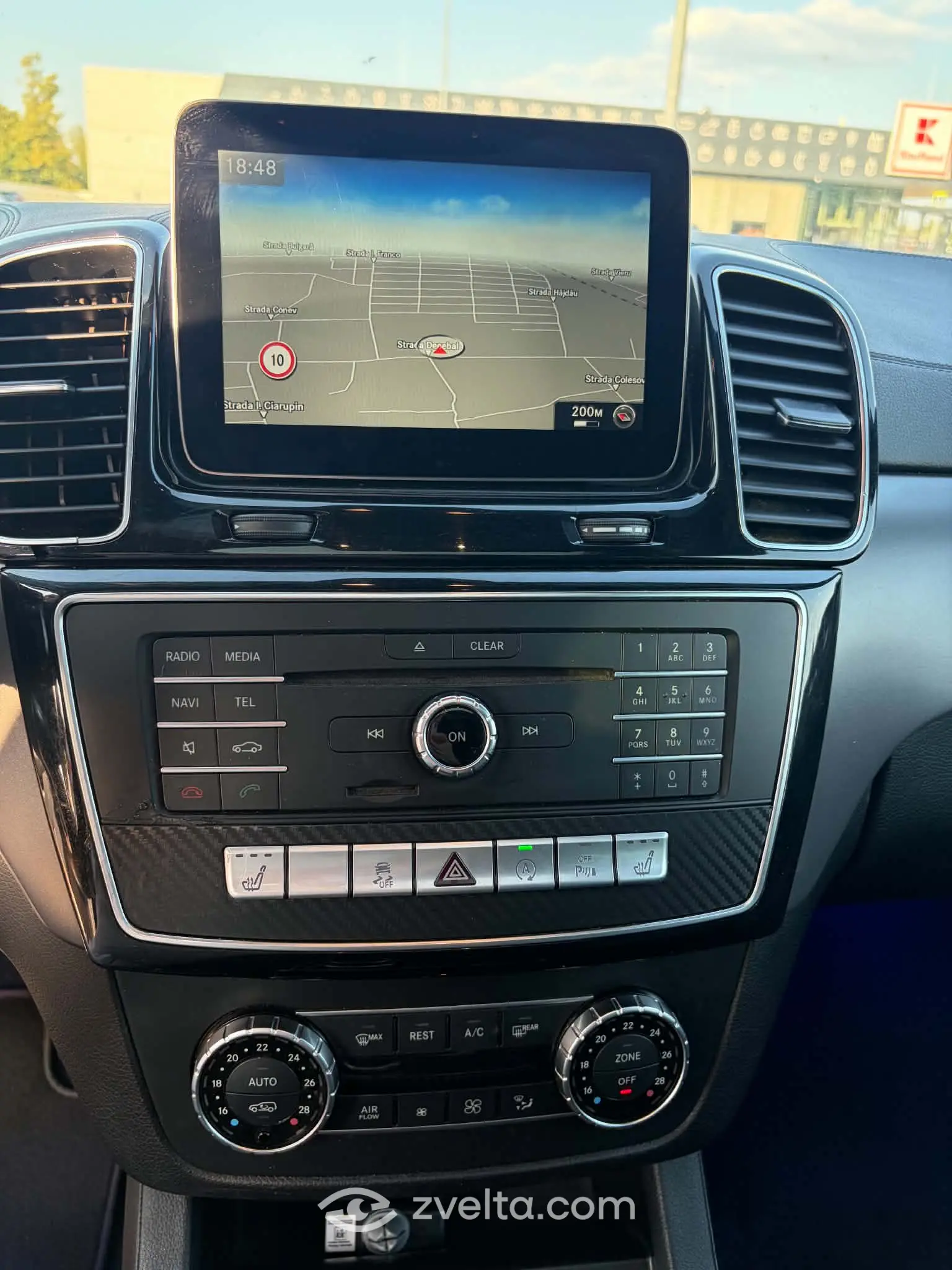 Car photo 14