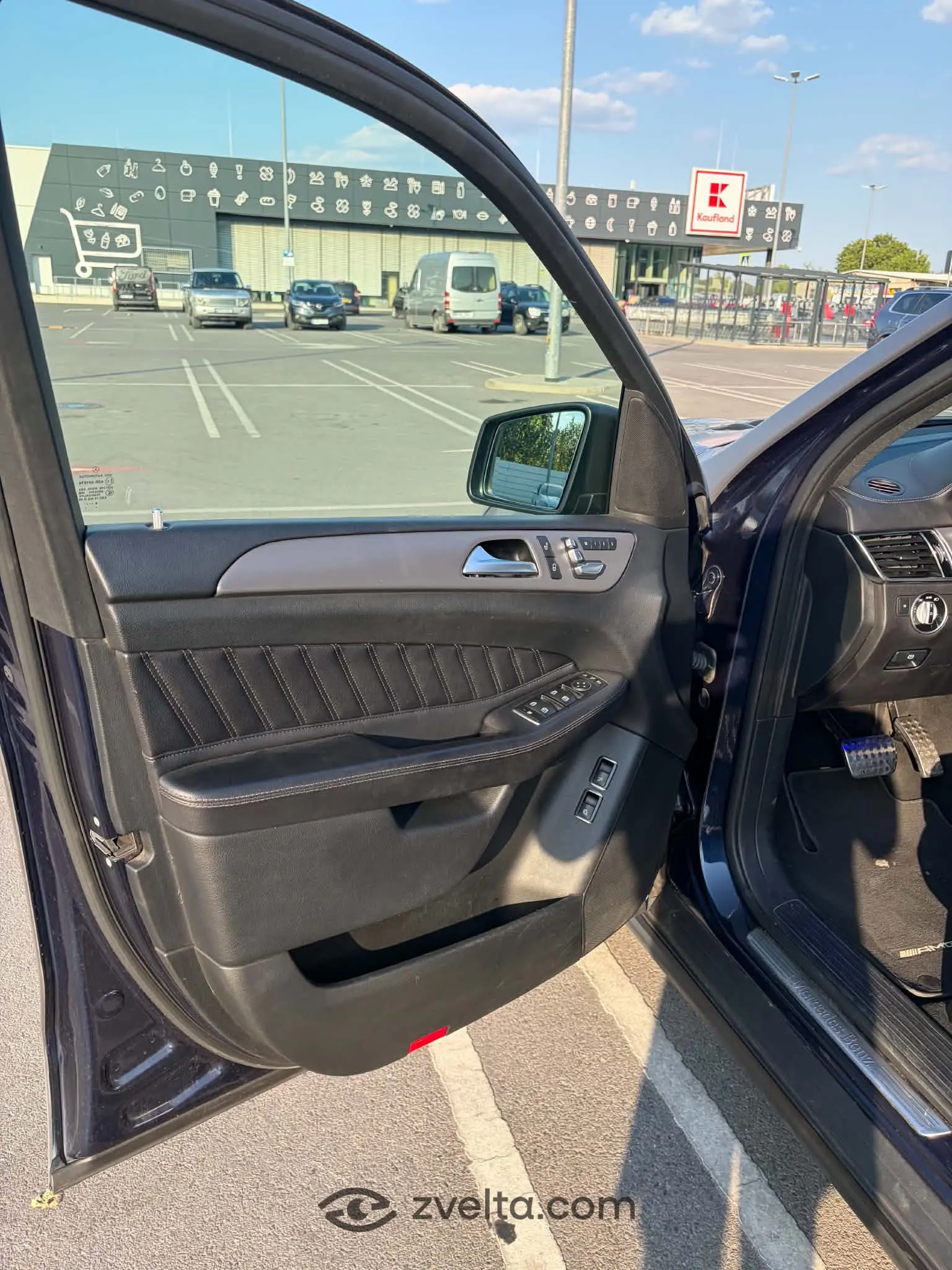 Car photo 13