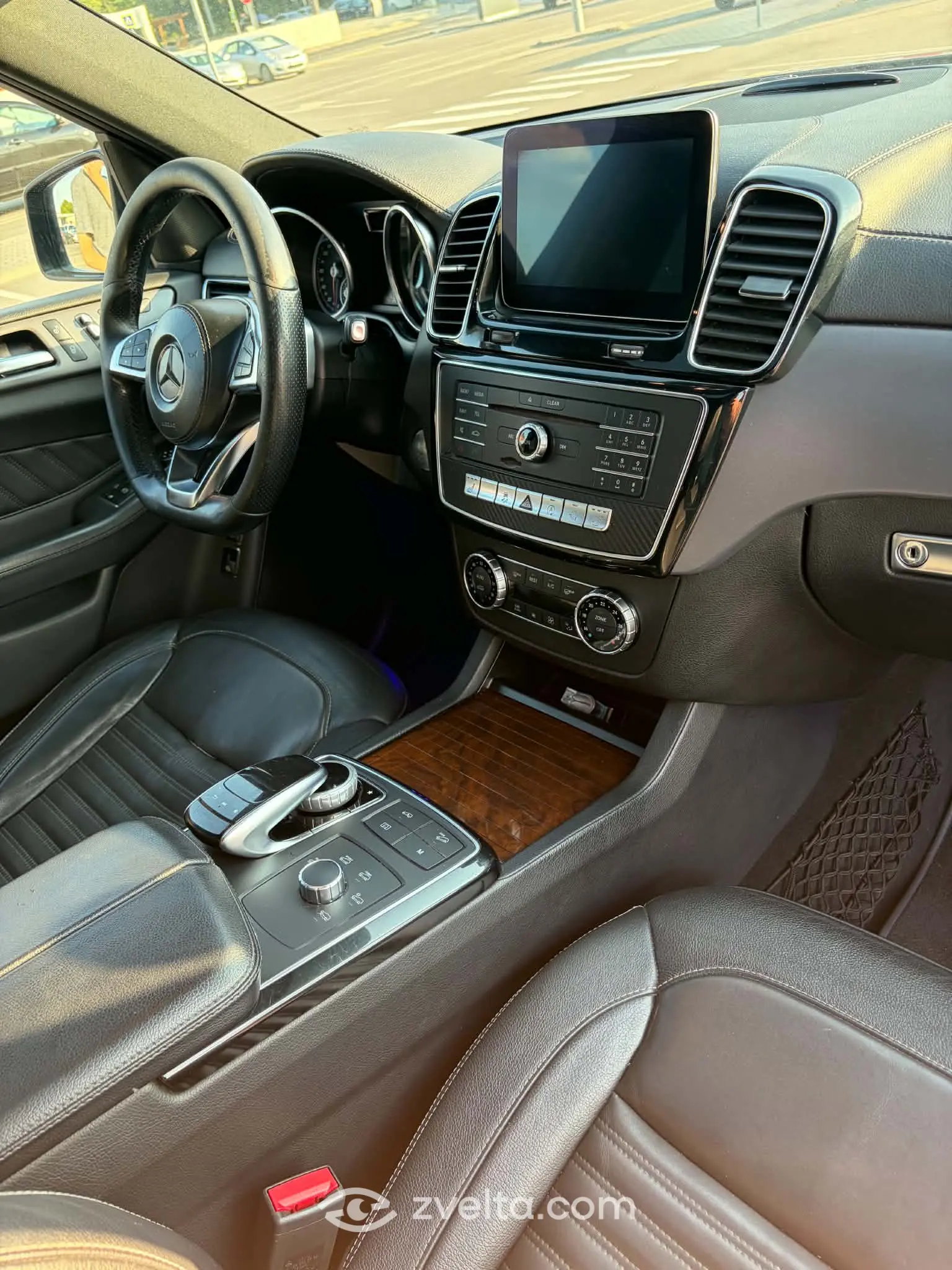 Car photo 12