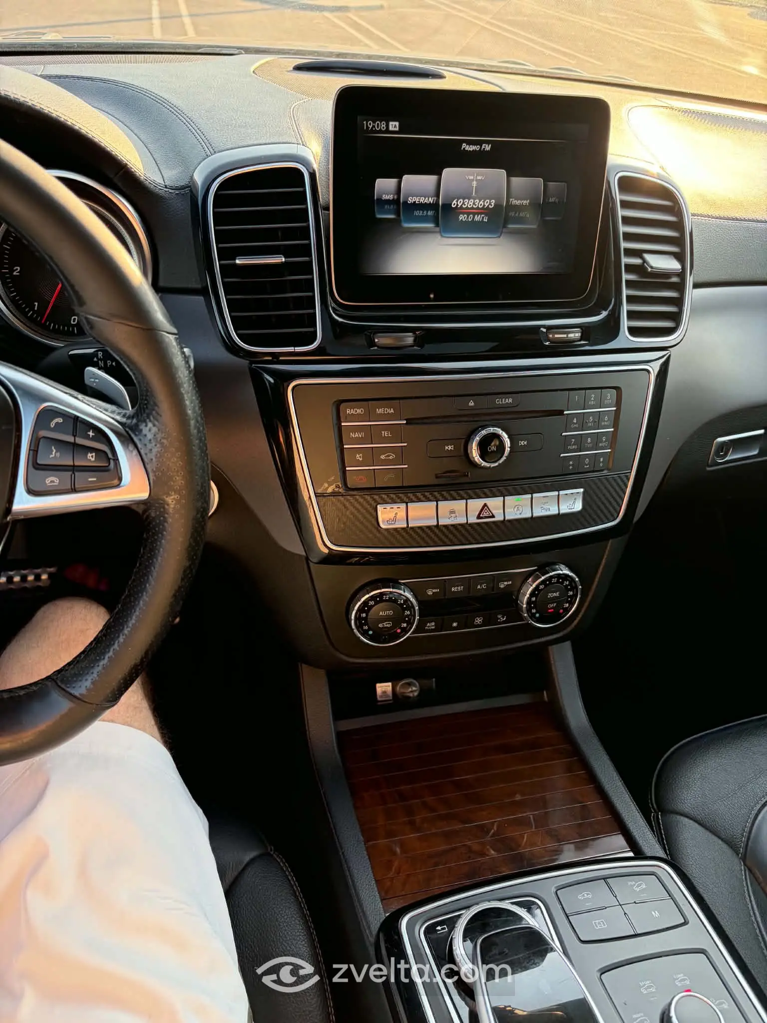 Car photo 16