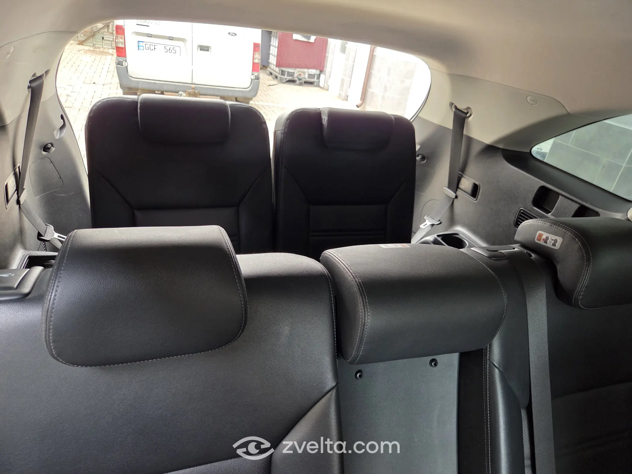 Car photo 10