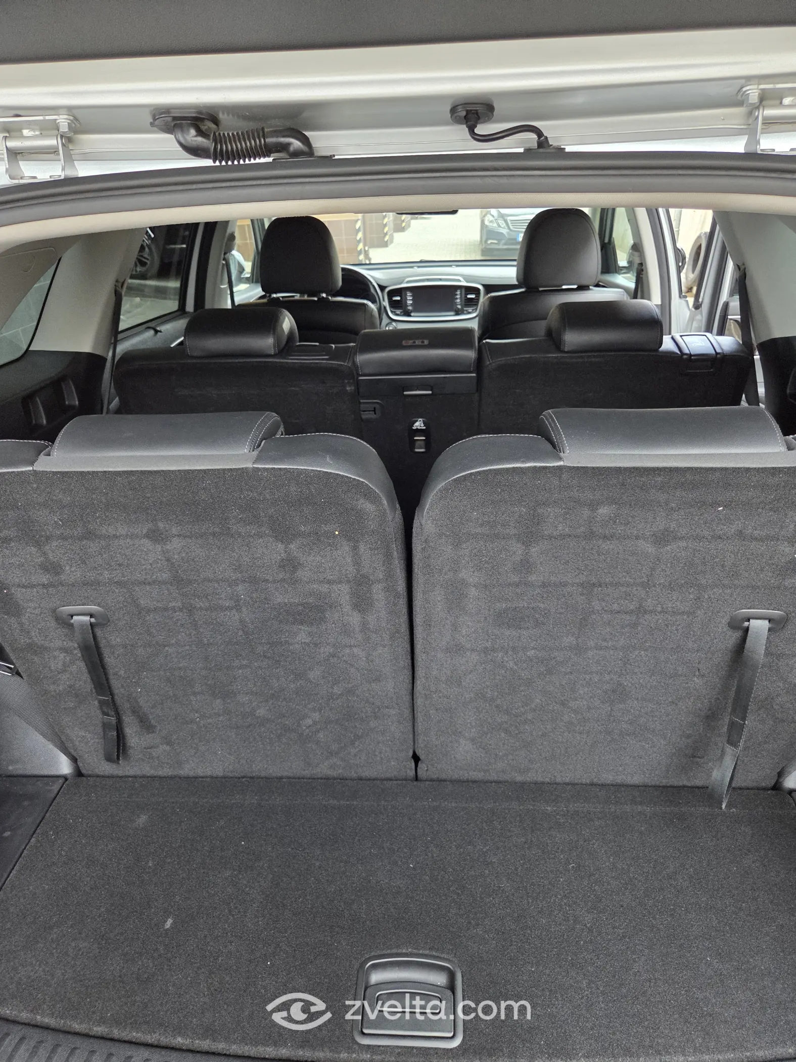 Car photo 7