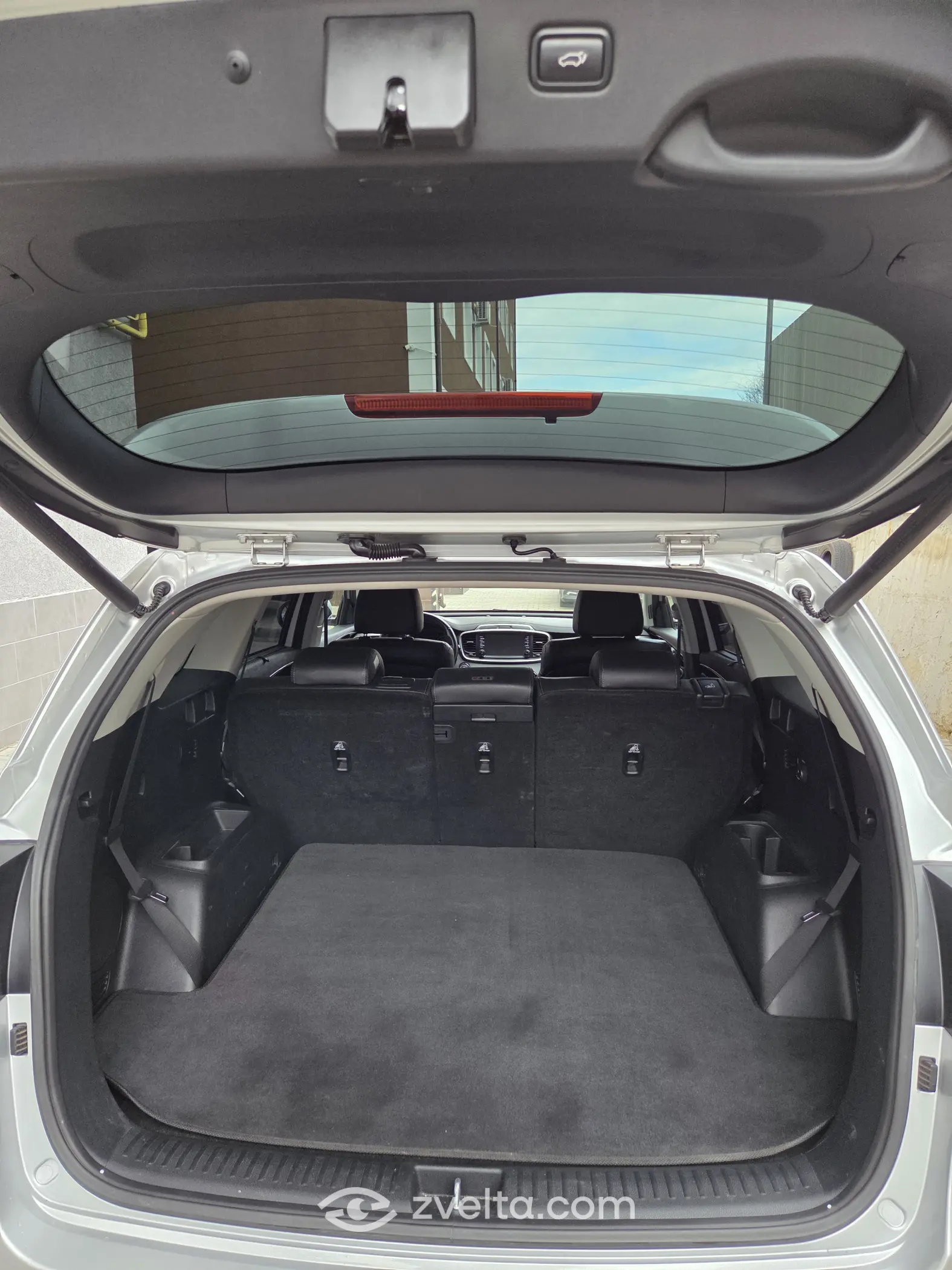 Car photo 12