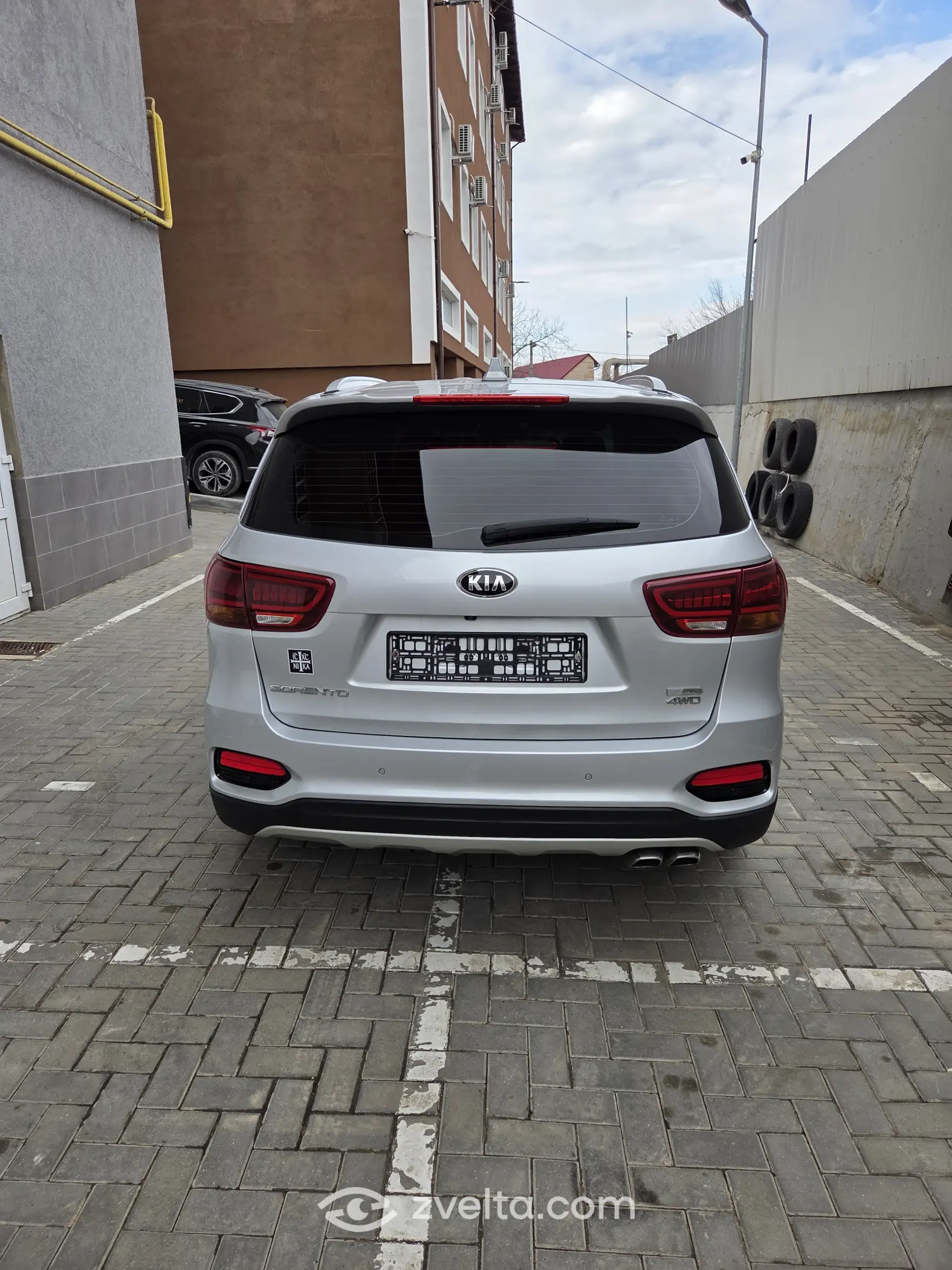 Car photo 8