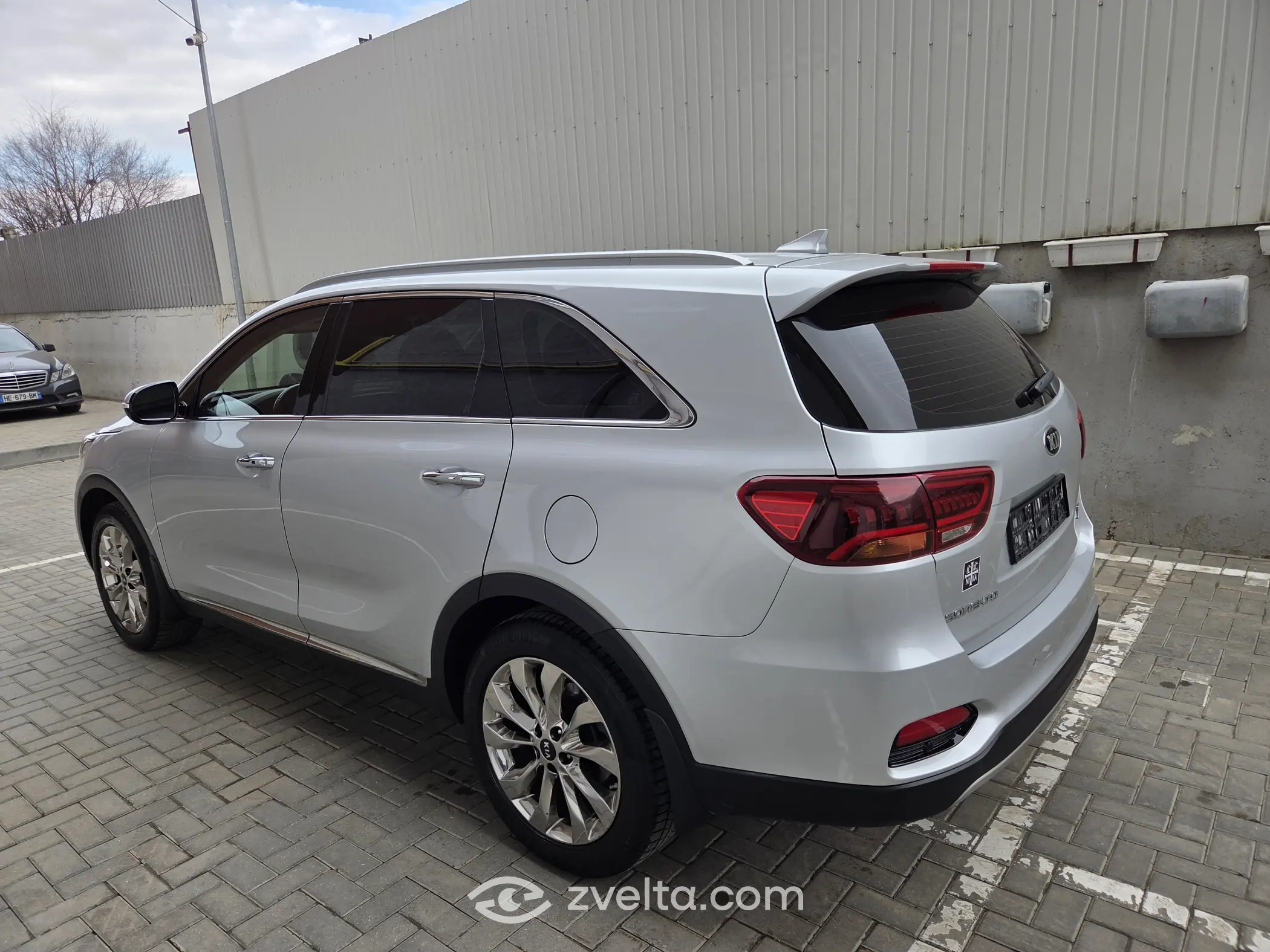 Car photo 17