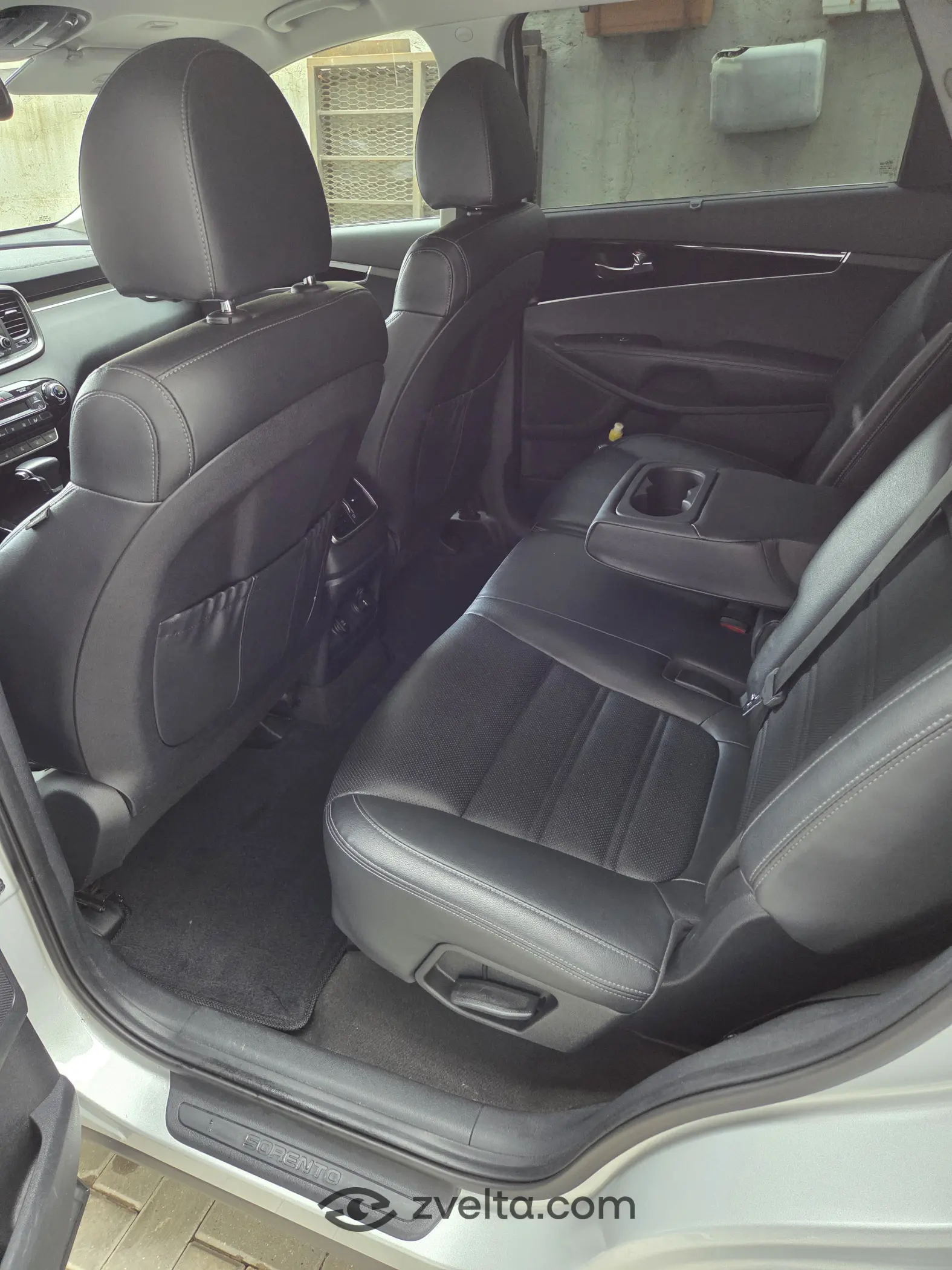 Car photo 9