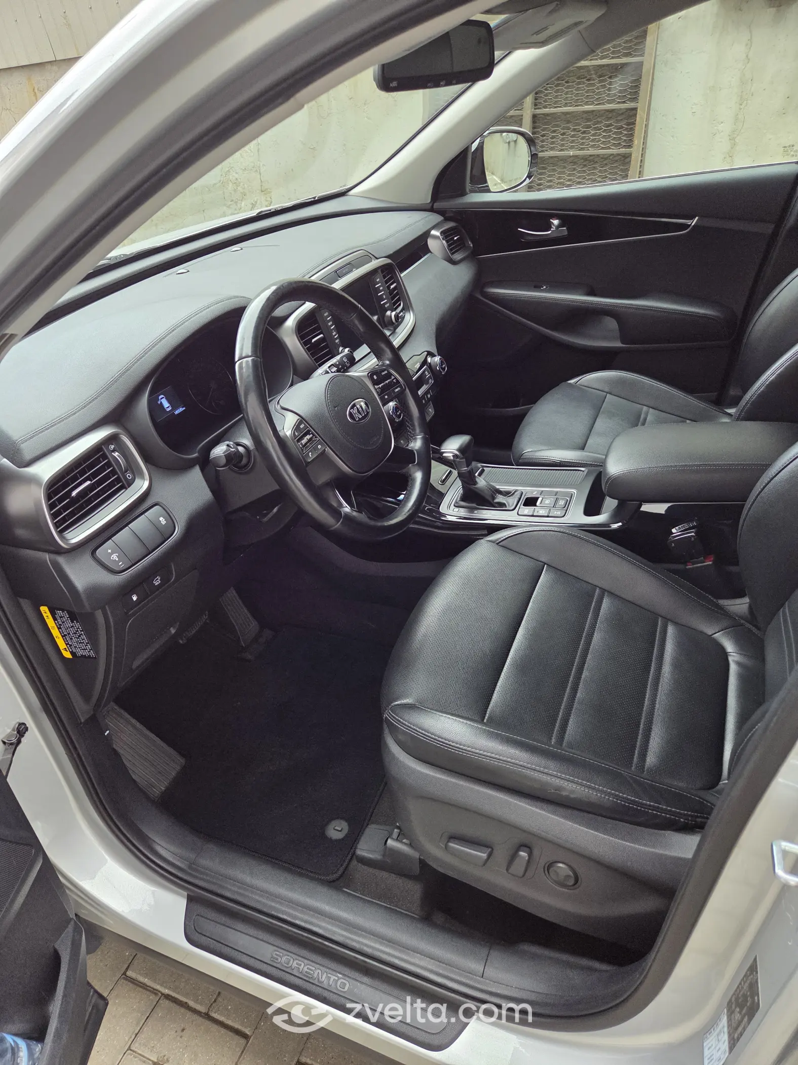 Car photo 14