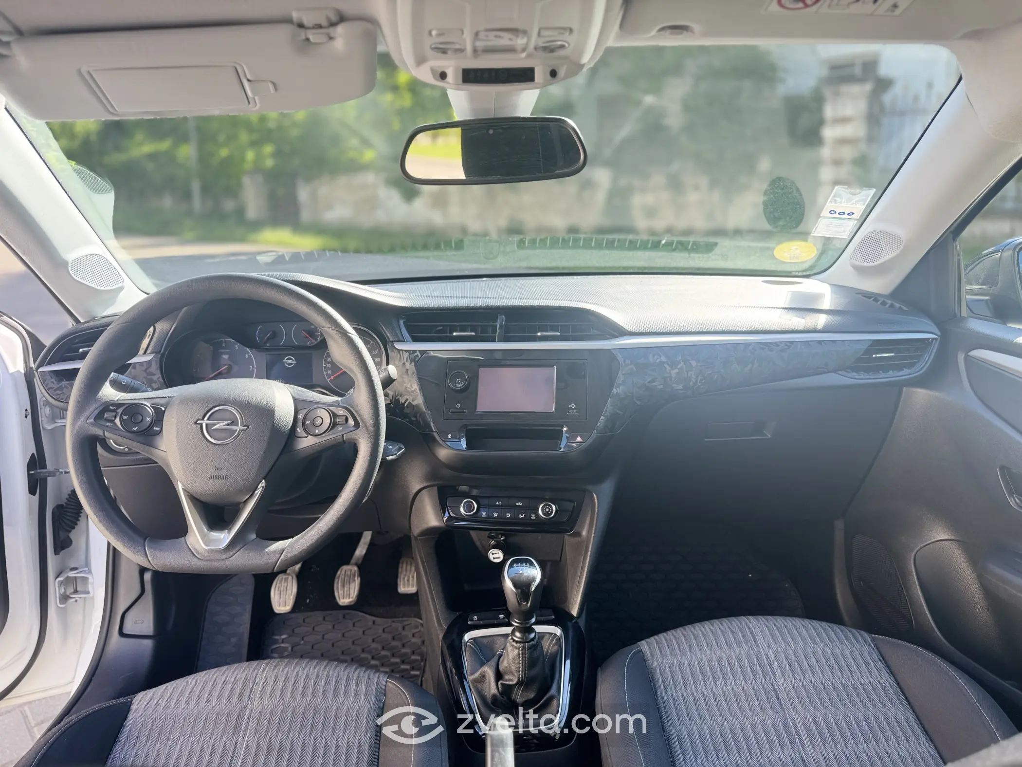Car photo 8
