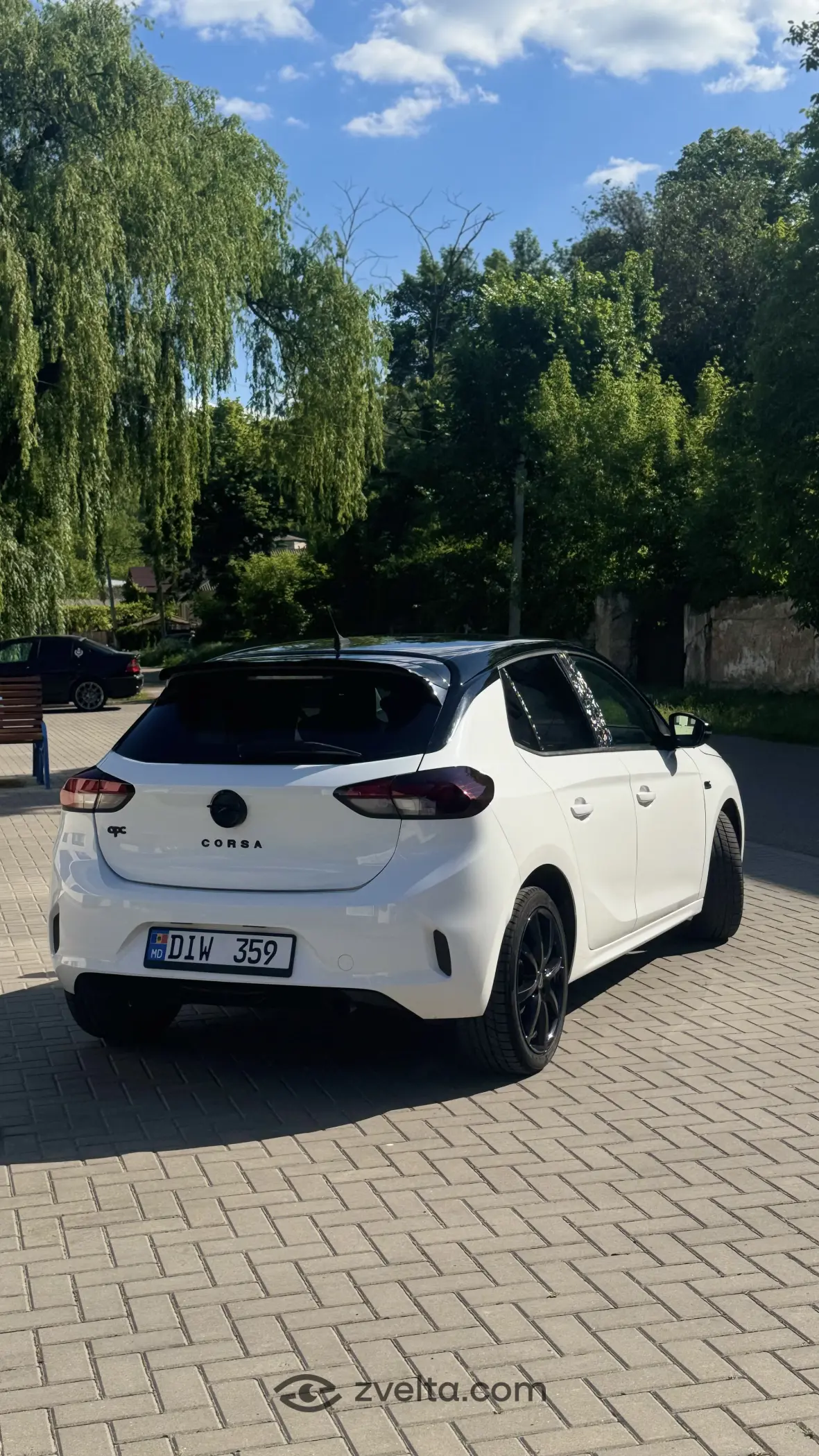 Car photo 4