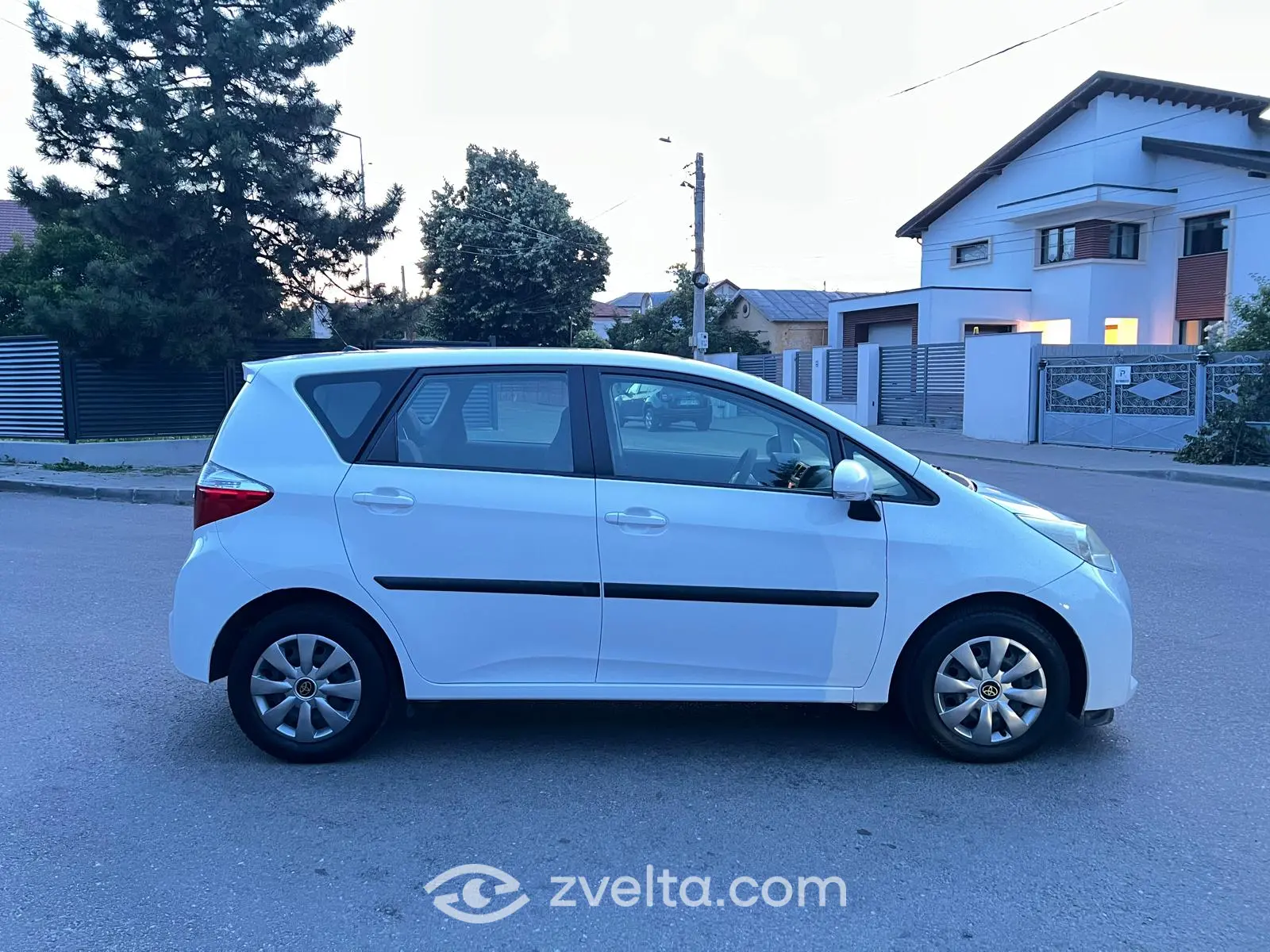 Car photo 2