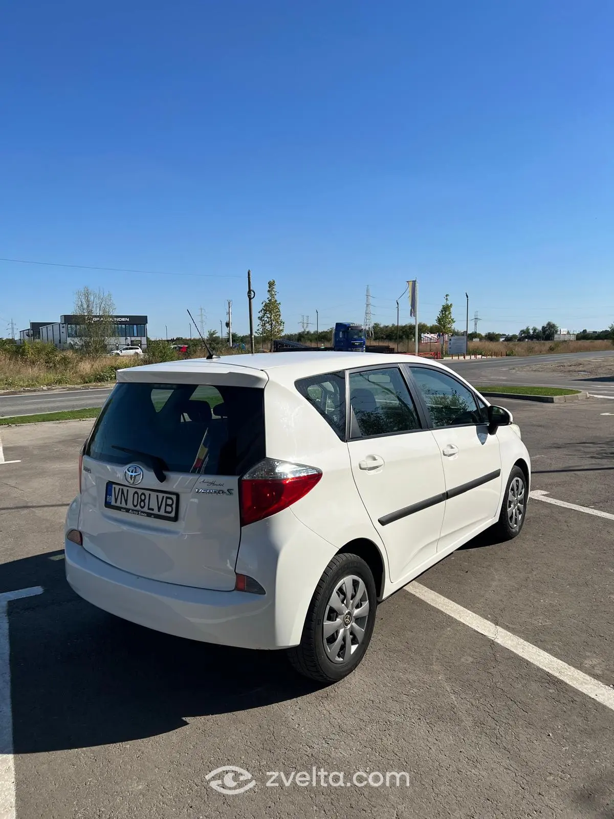 Car photo 9