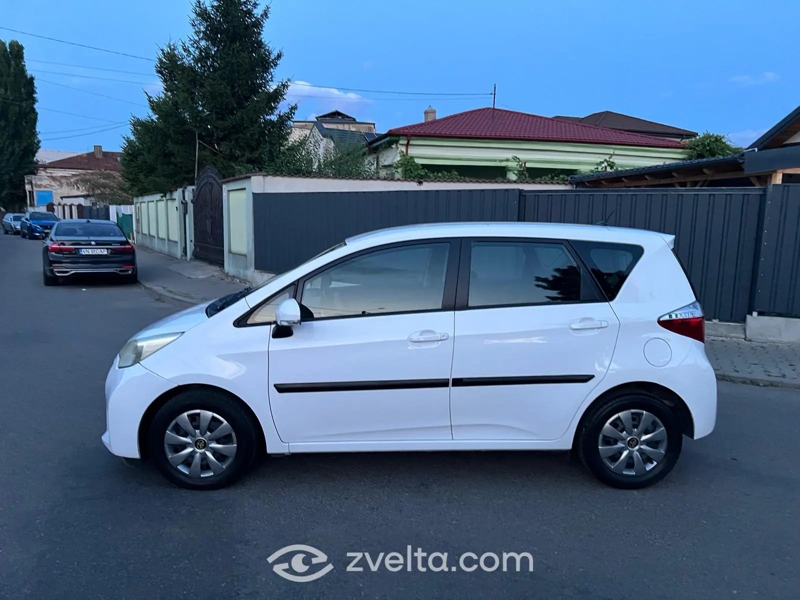 Car photo 6