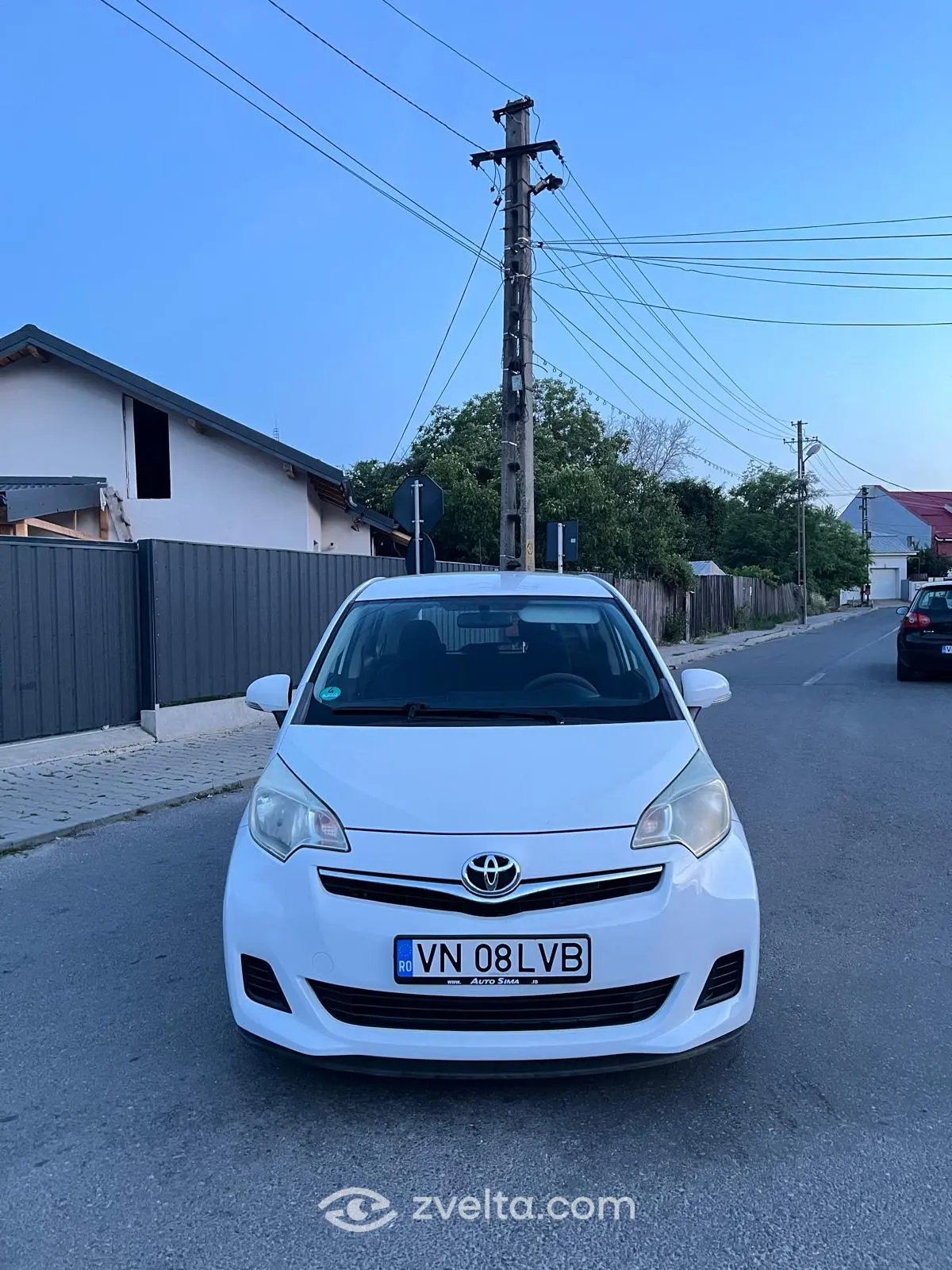 Car photo 8