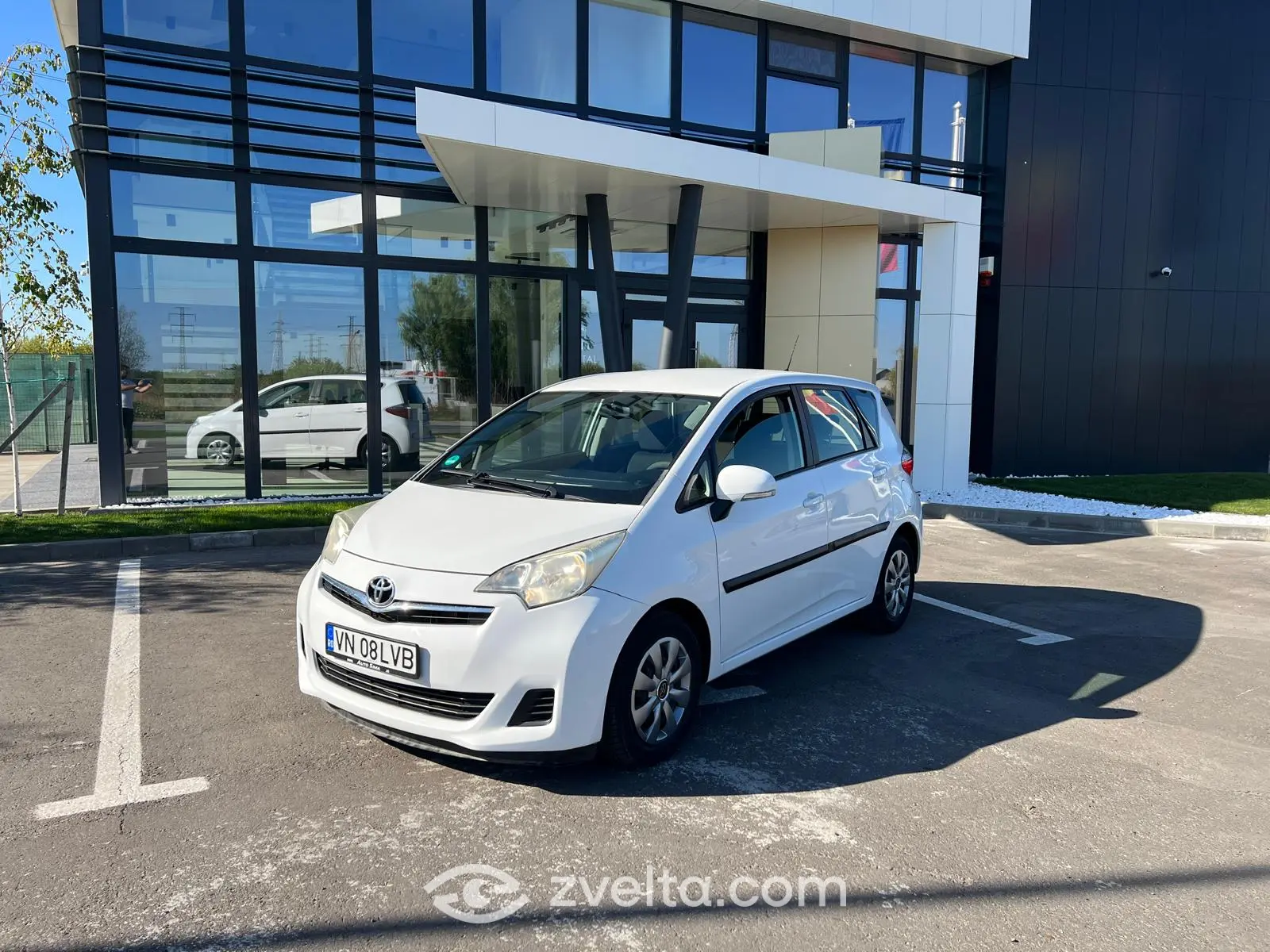 Car photo 15
