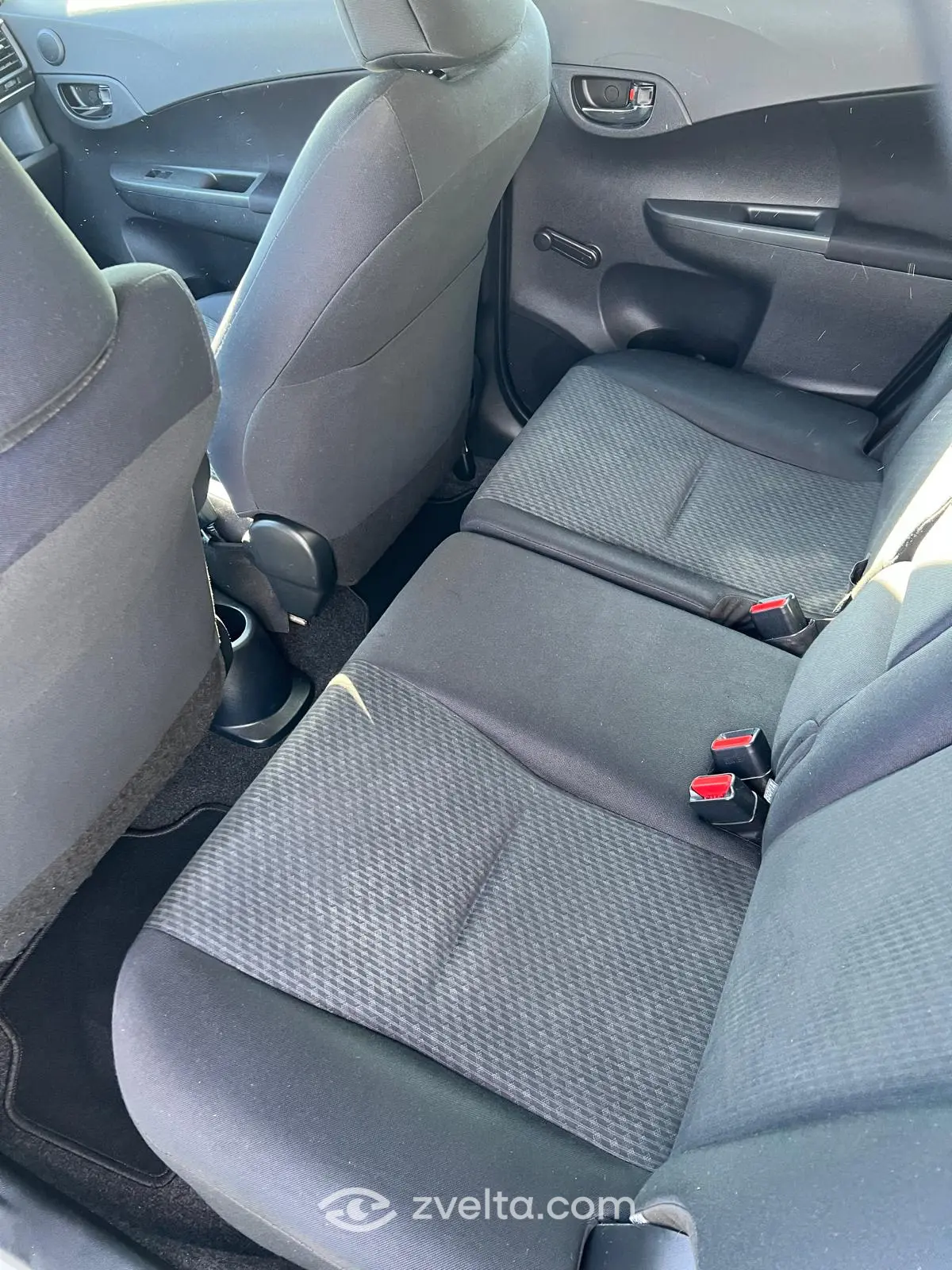 Car photo 17