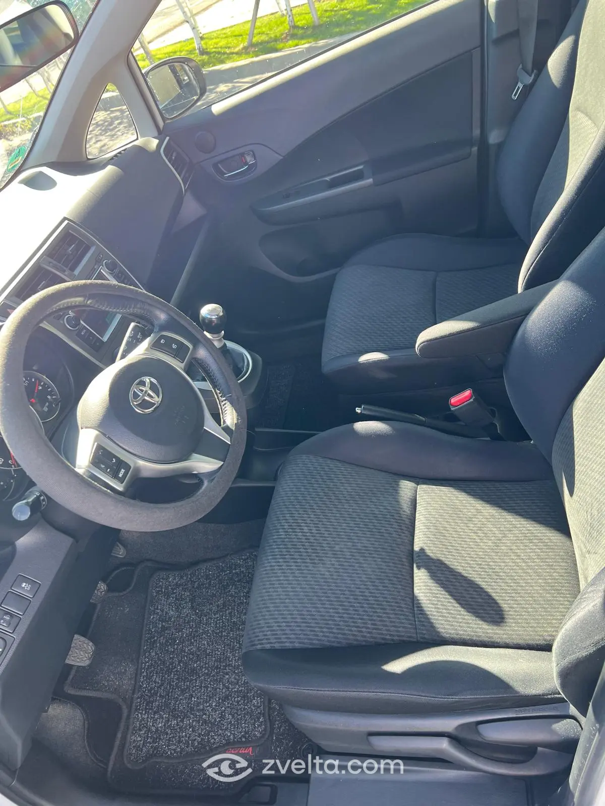 Car photo 21