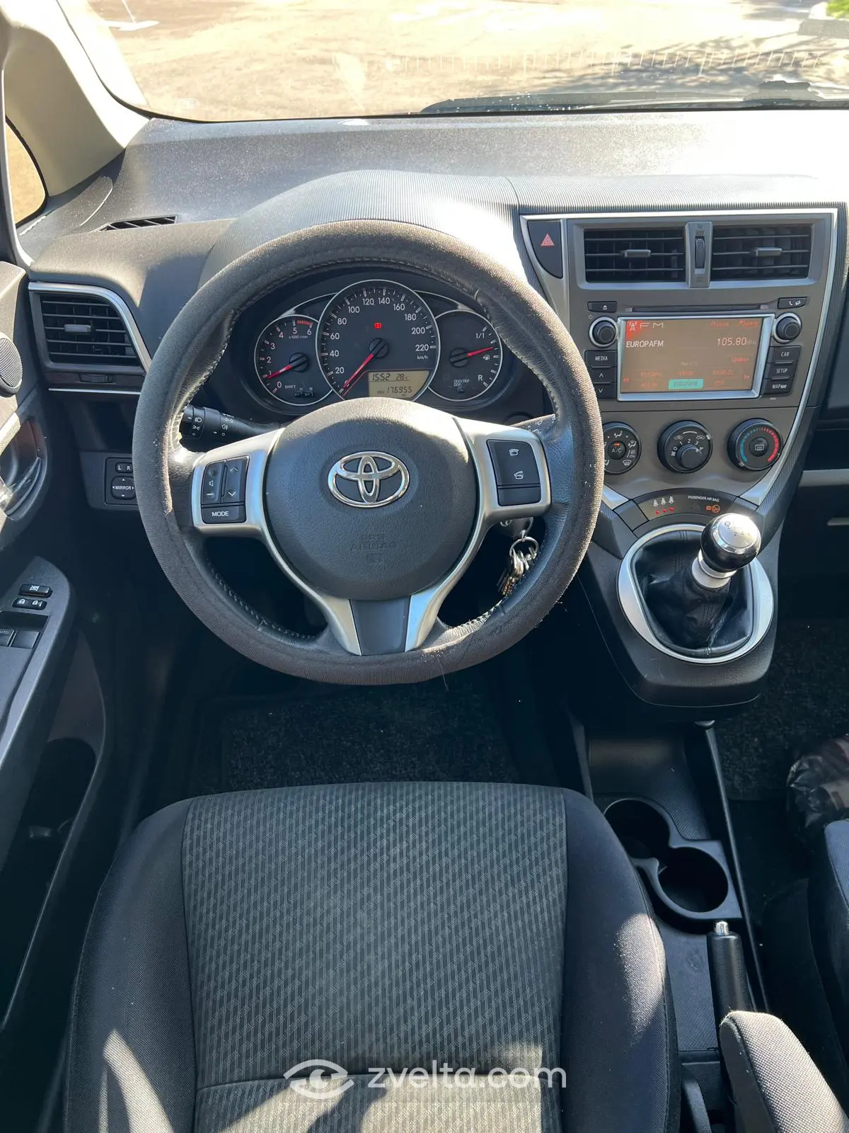 Car photo 19