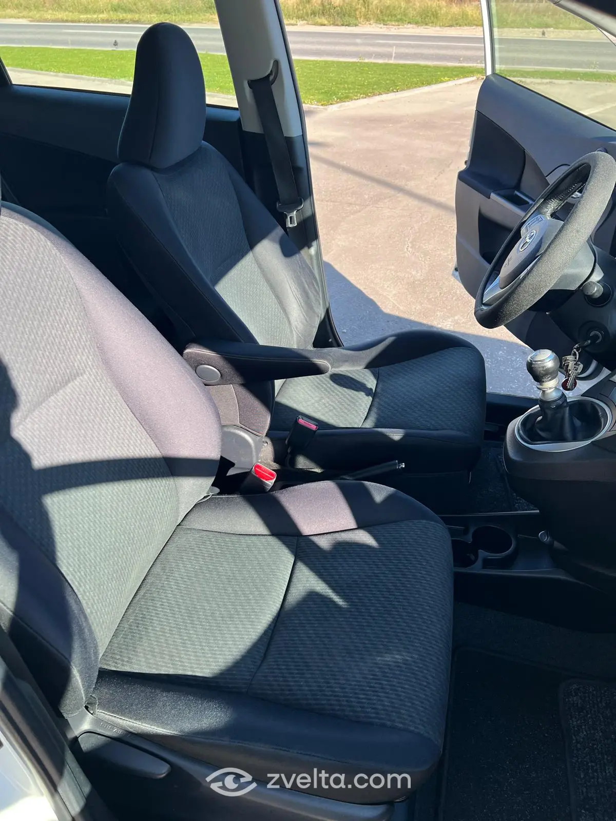 Car photo 22