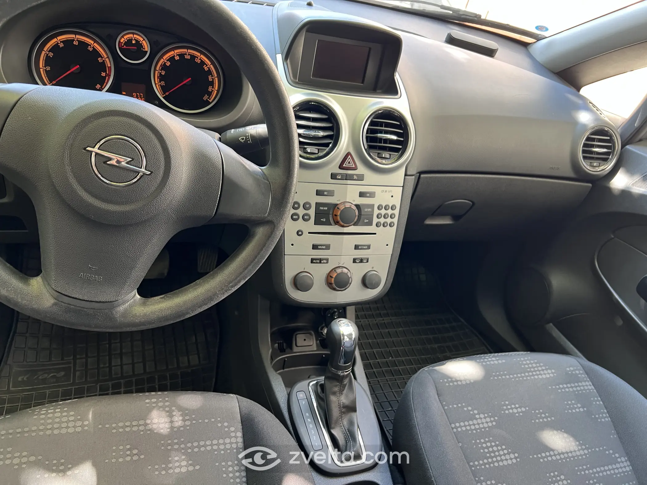 Car photo 3
