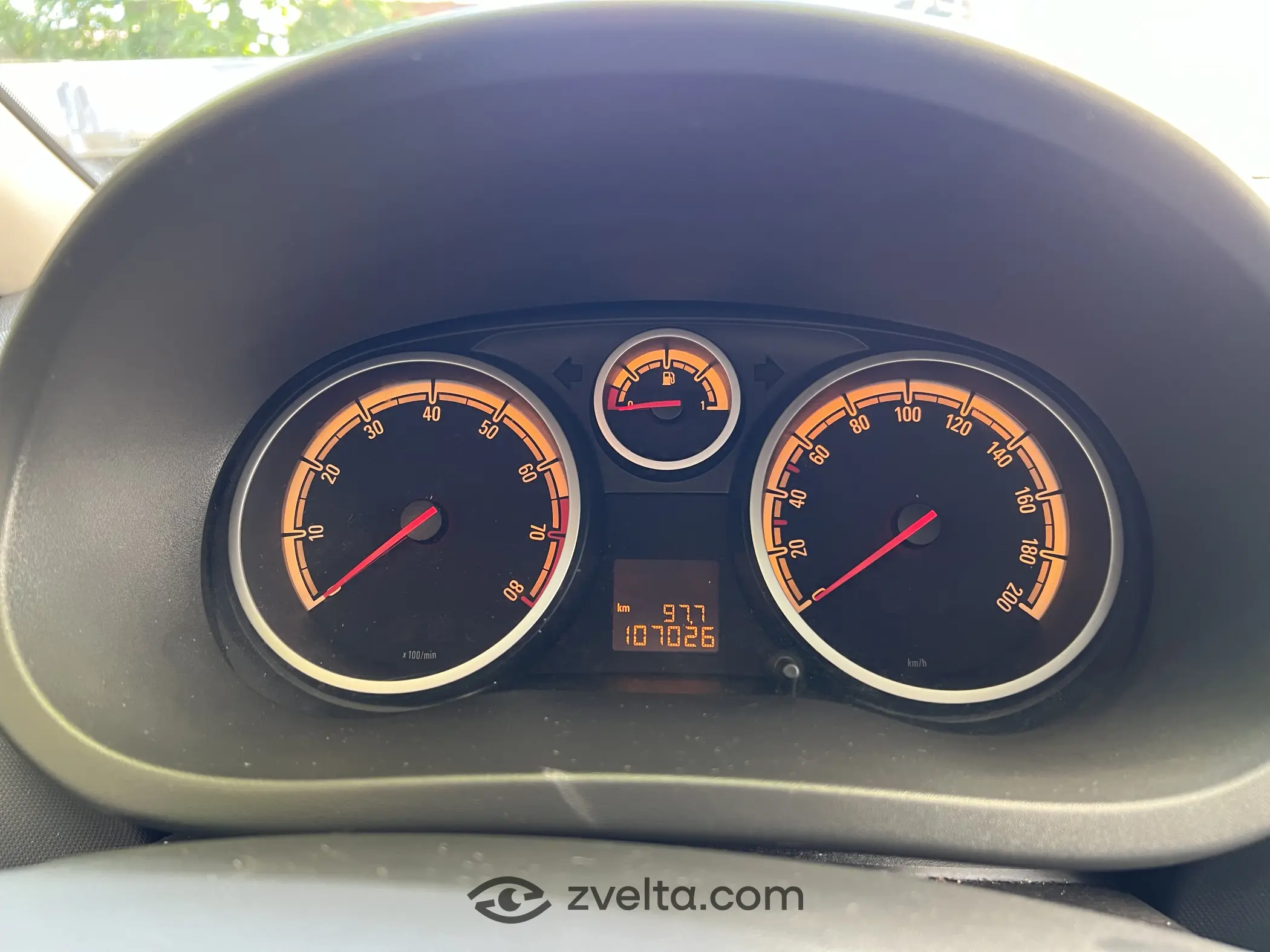Car photo 6