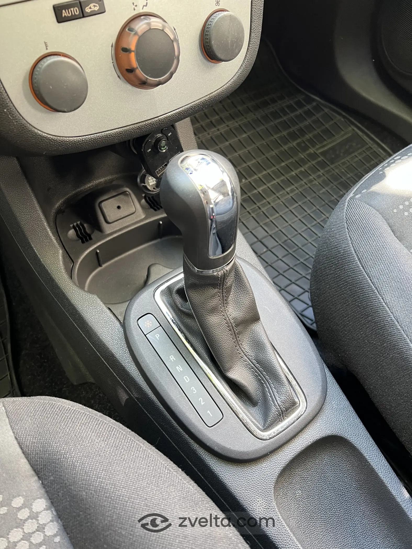 Car photo 5