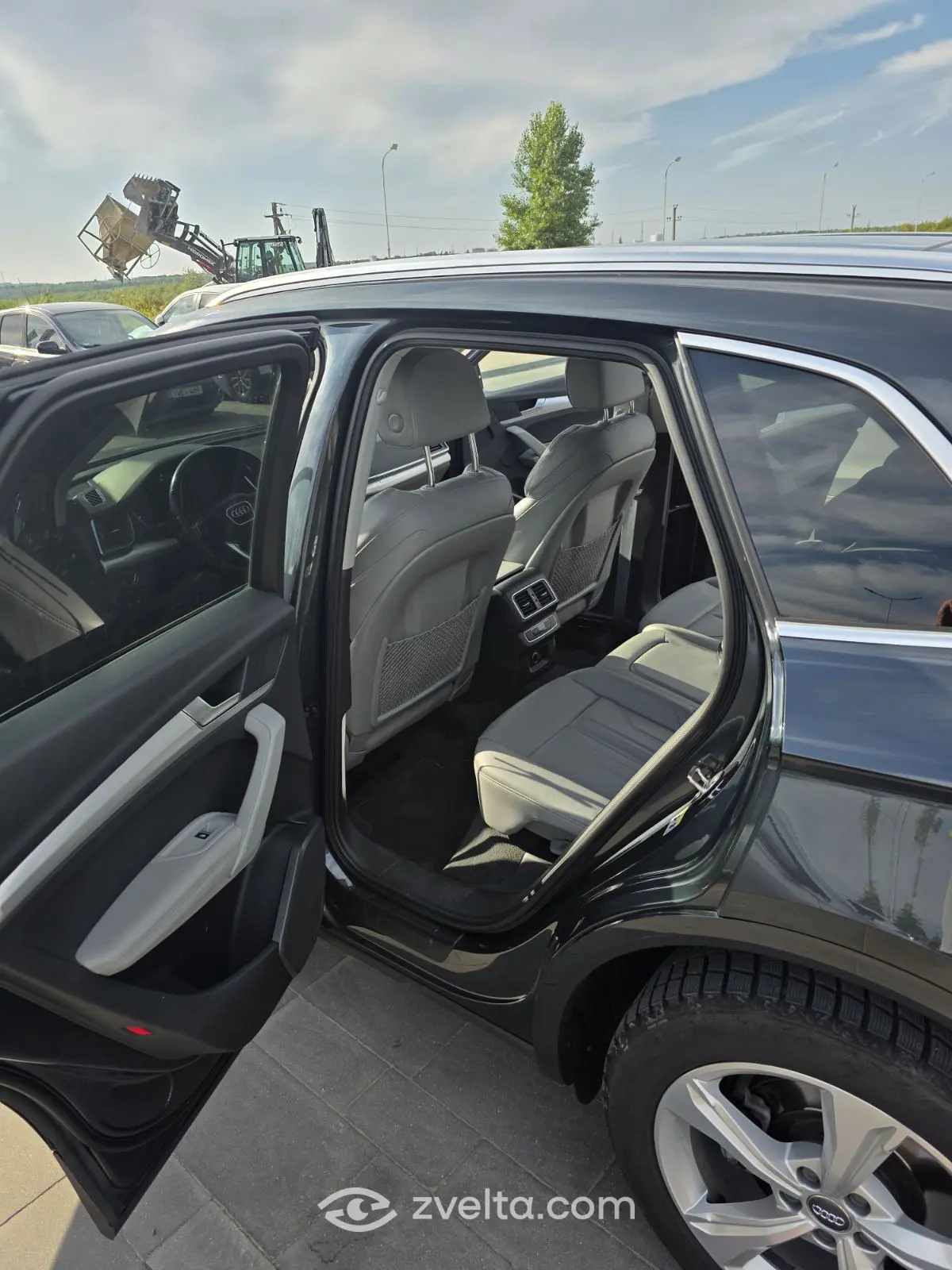 Car photo 11