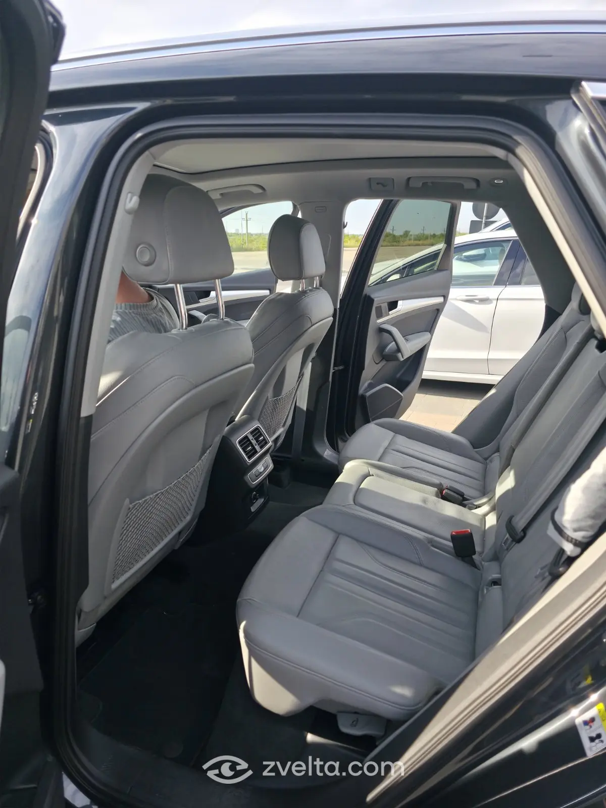 Car photo 15