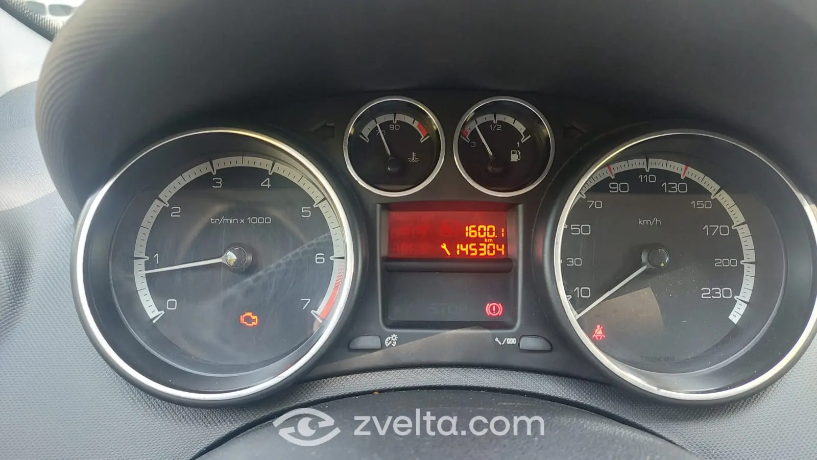 Car photo 6