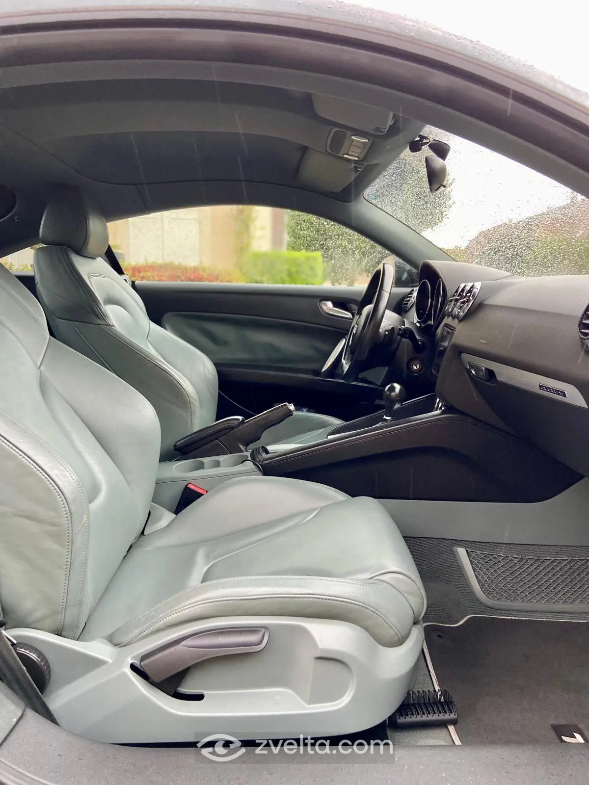 Car photo 8
