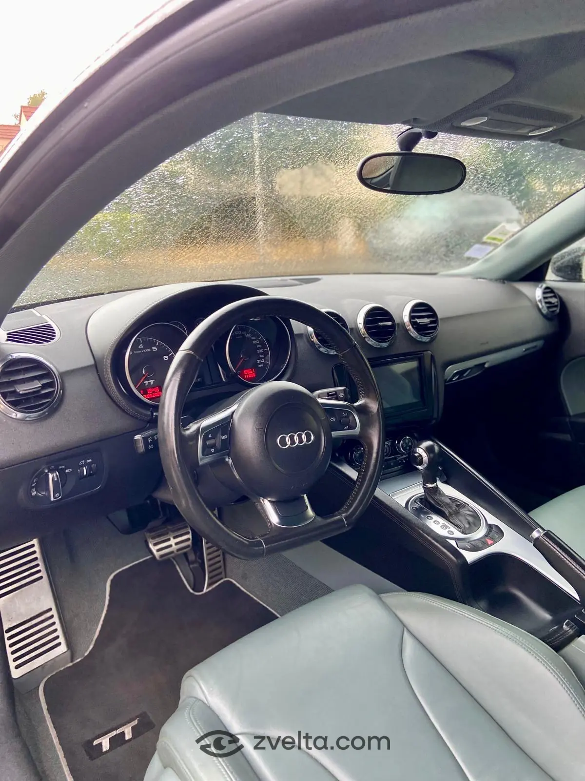 Car photo 9