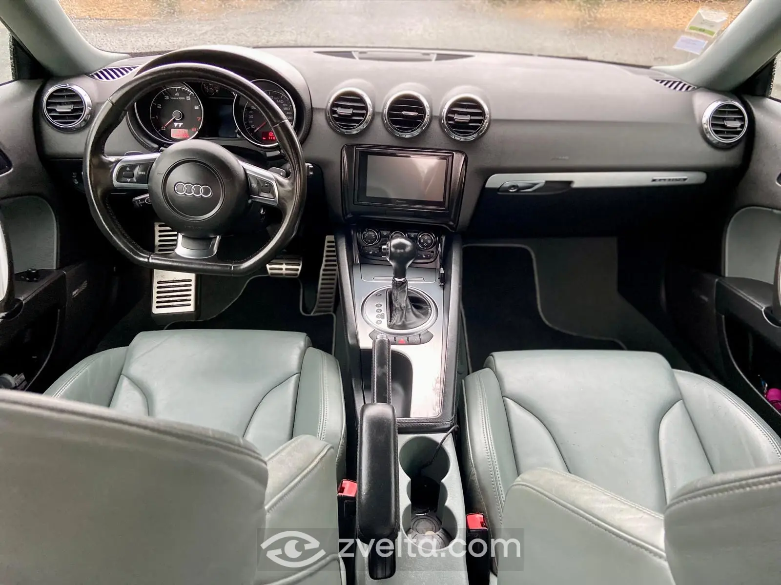Car photo 10