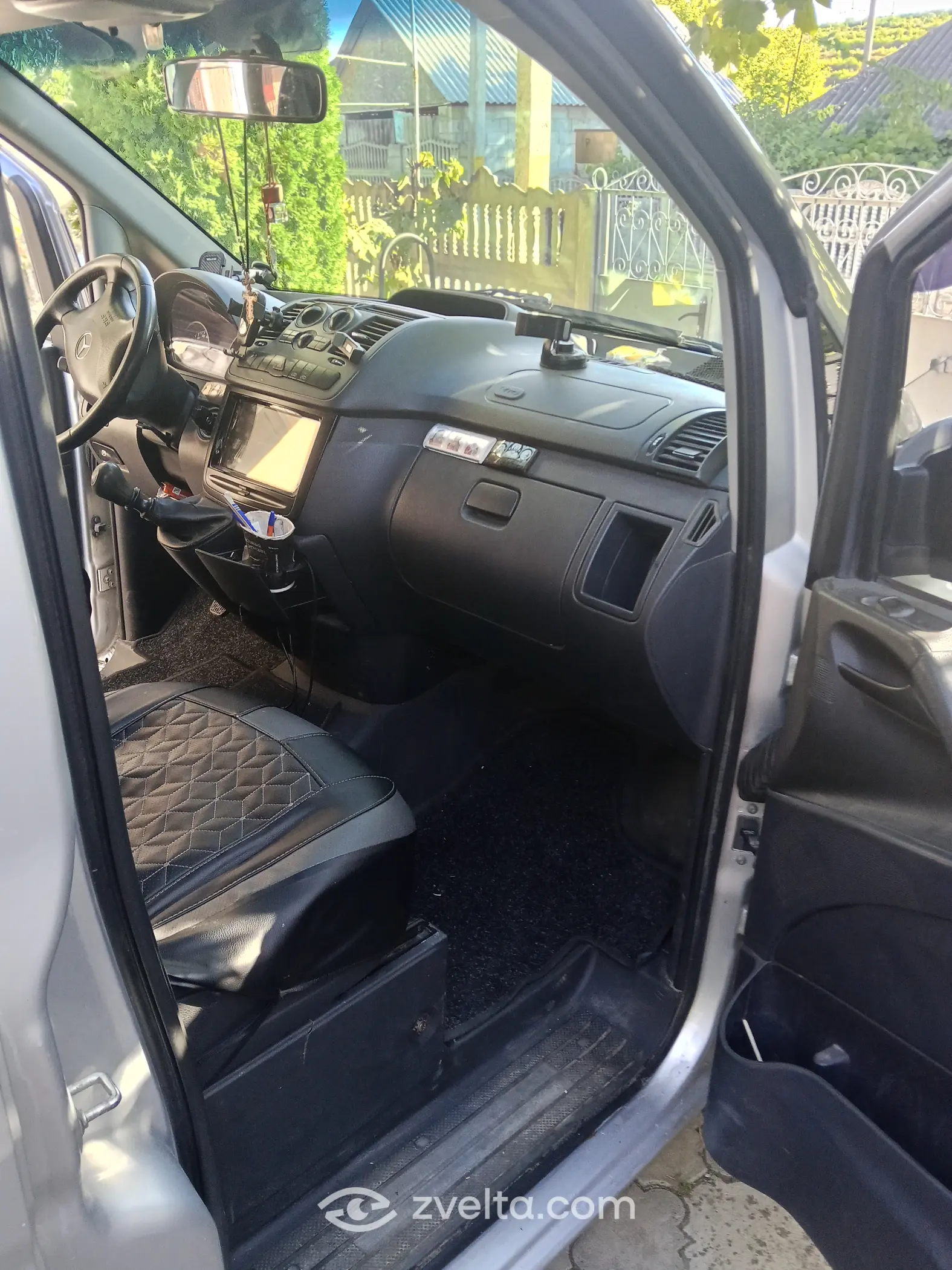 Car photo 3