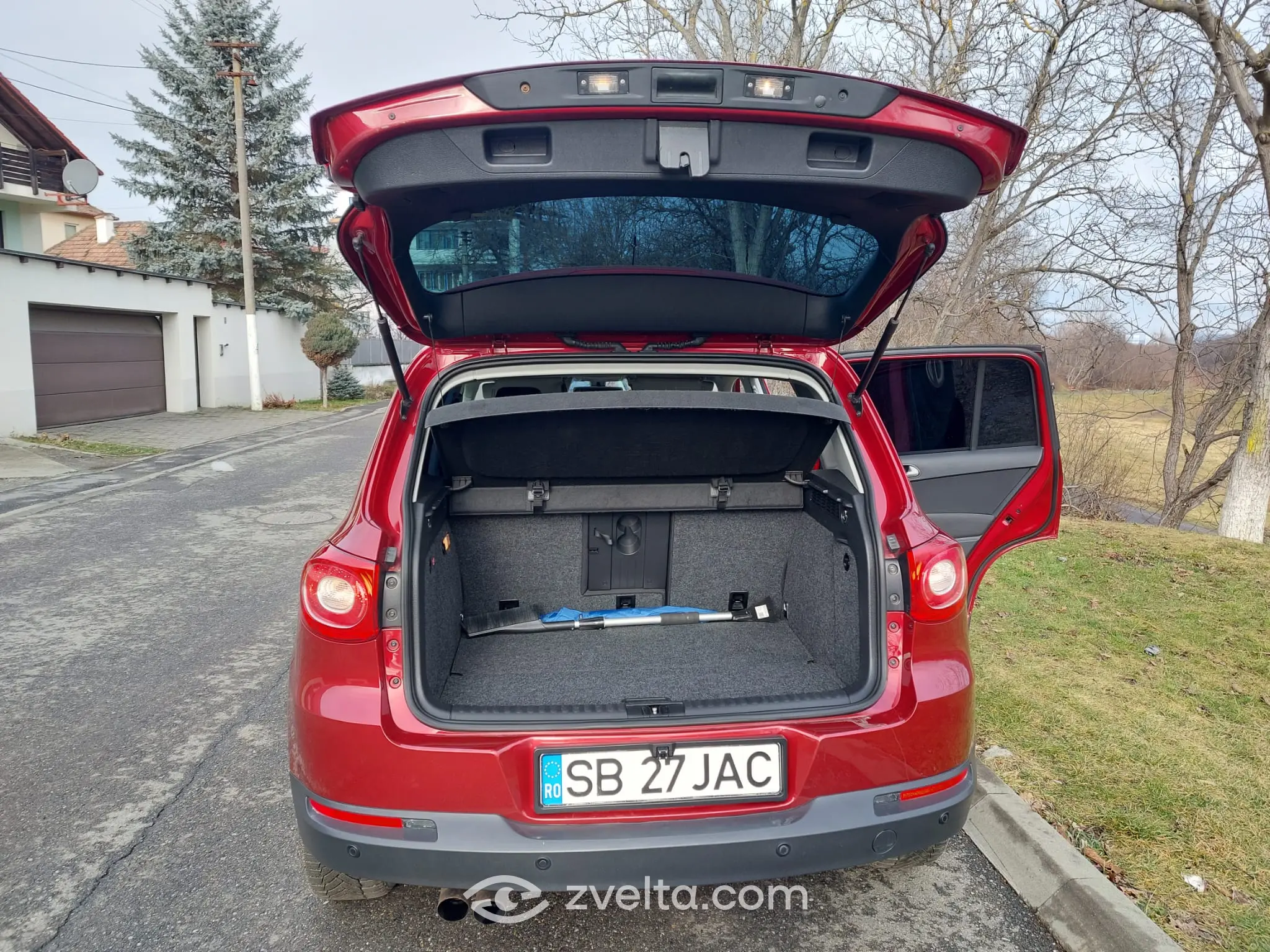 Car photo 6