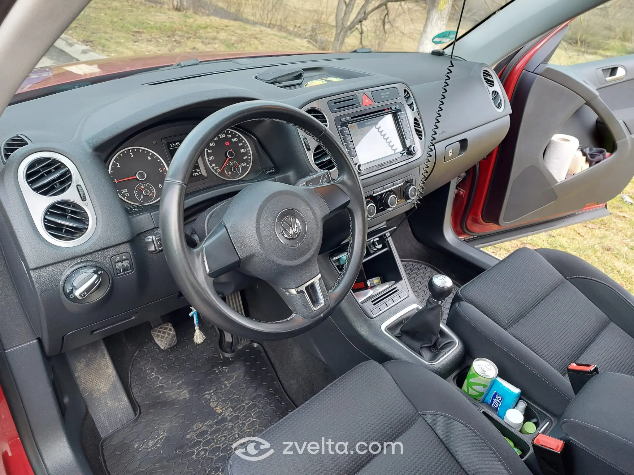 Car photo 8