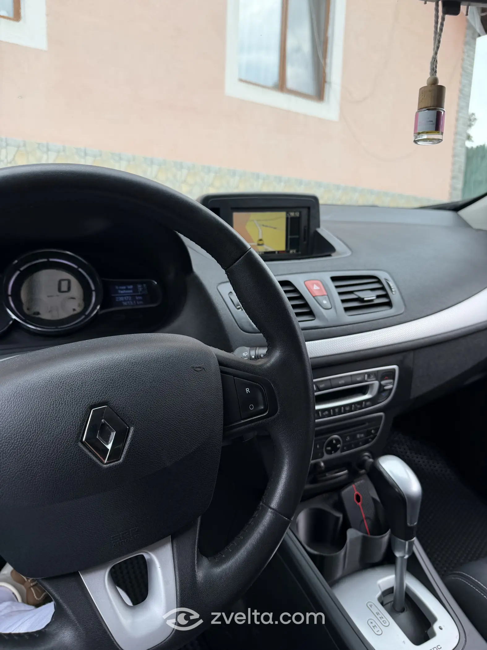 Car photo 5