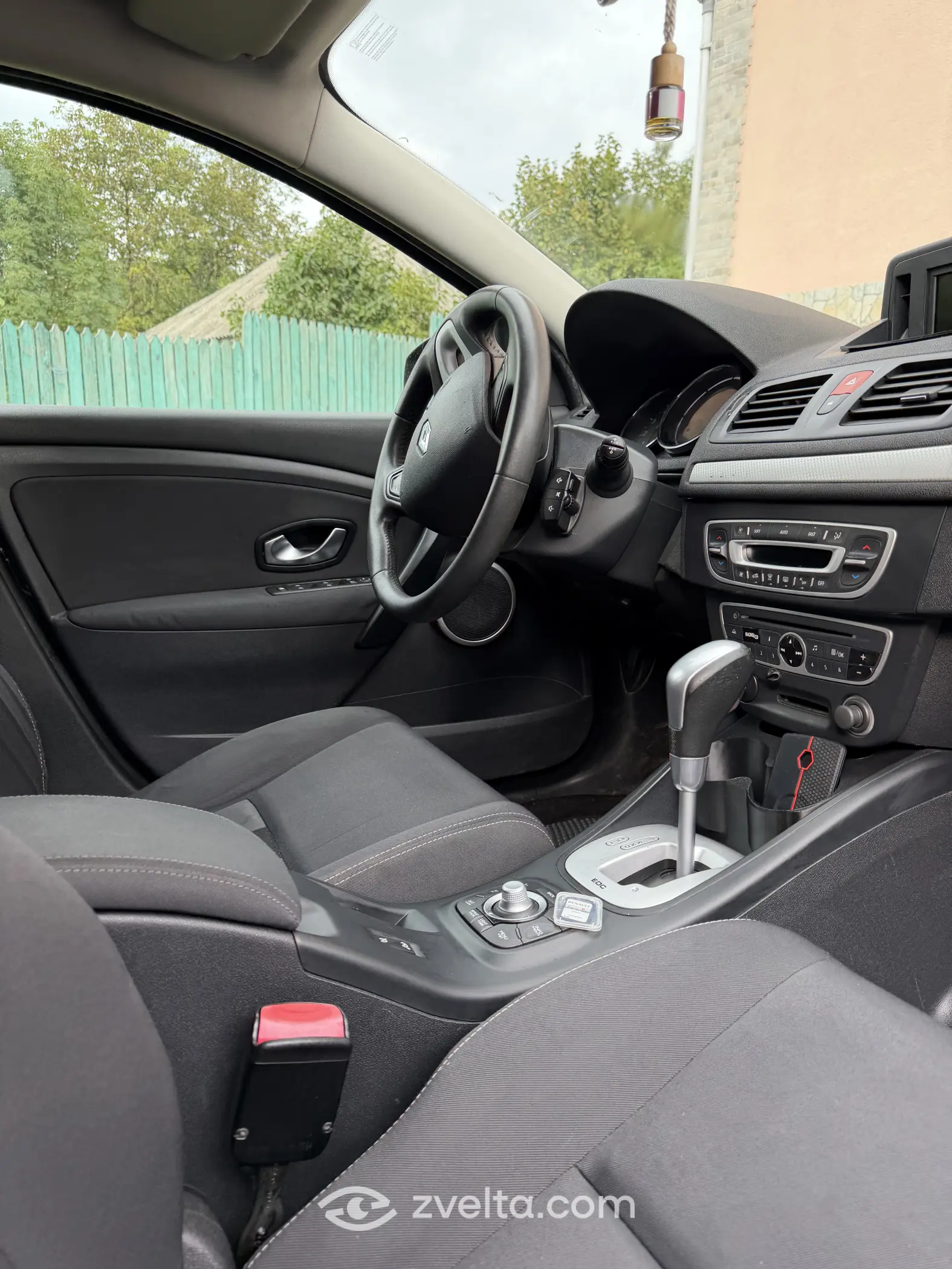 Car photo 11