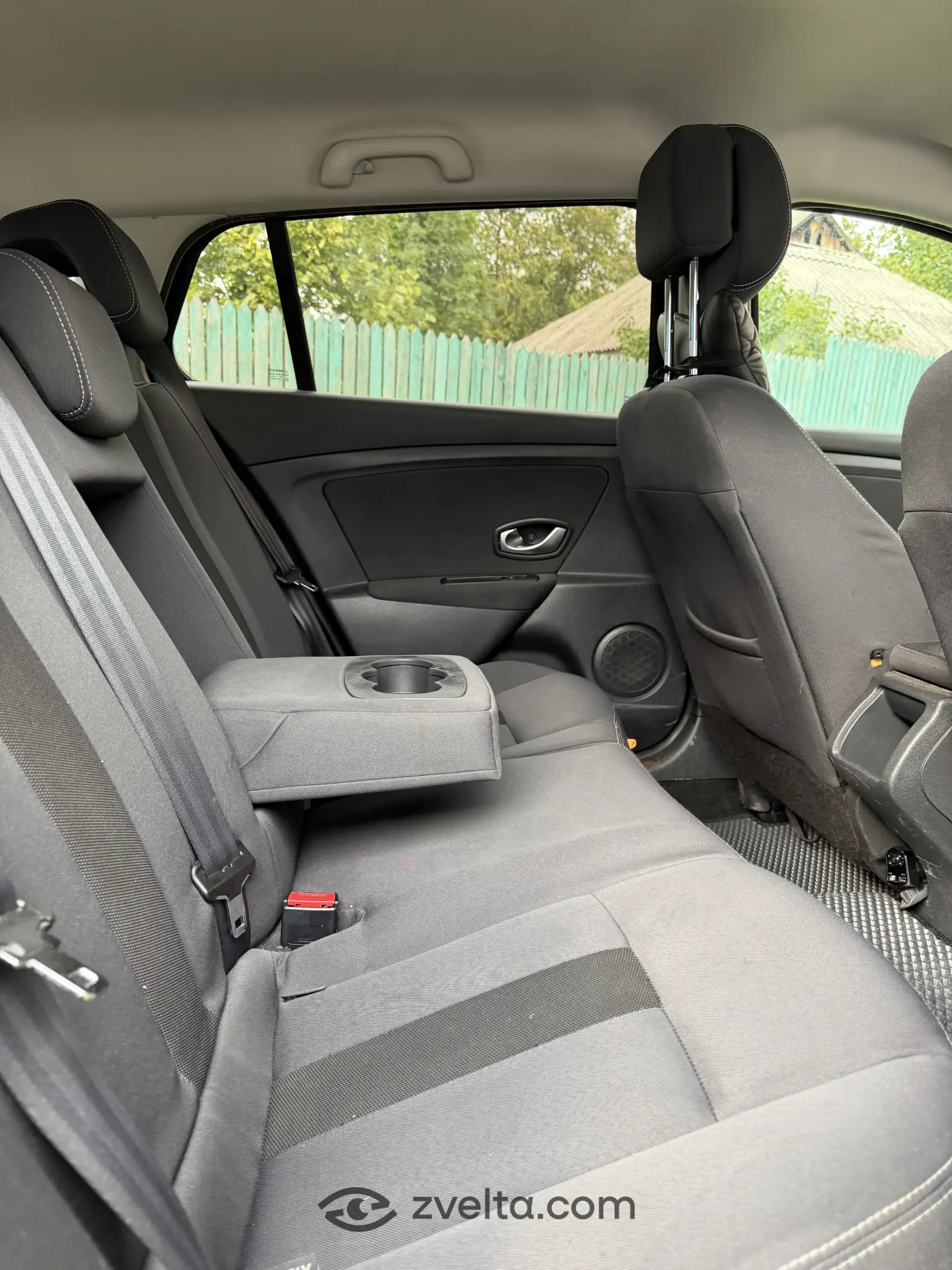 Car photo 9