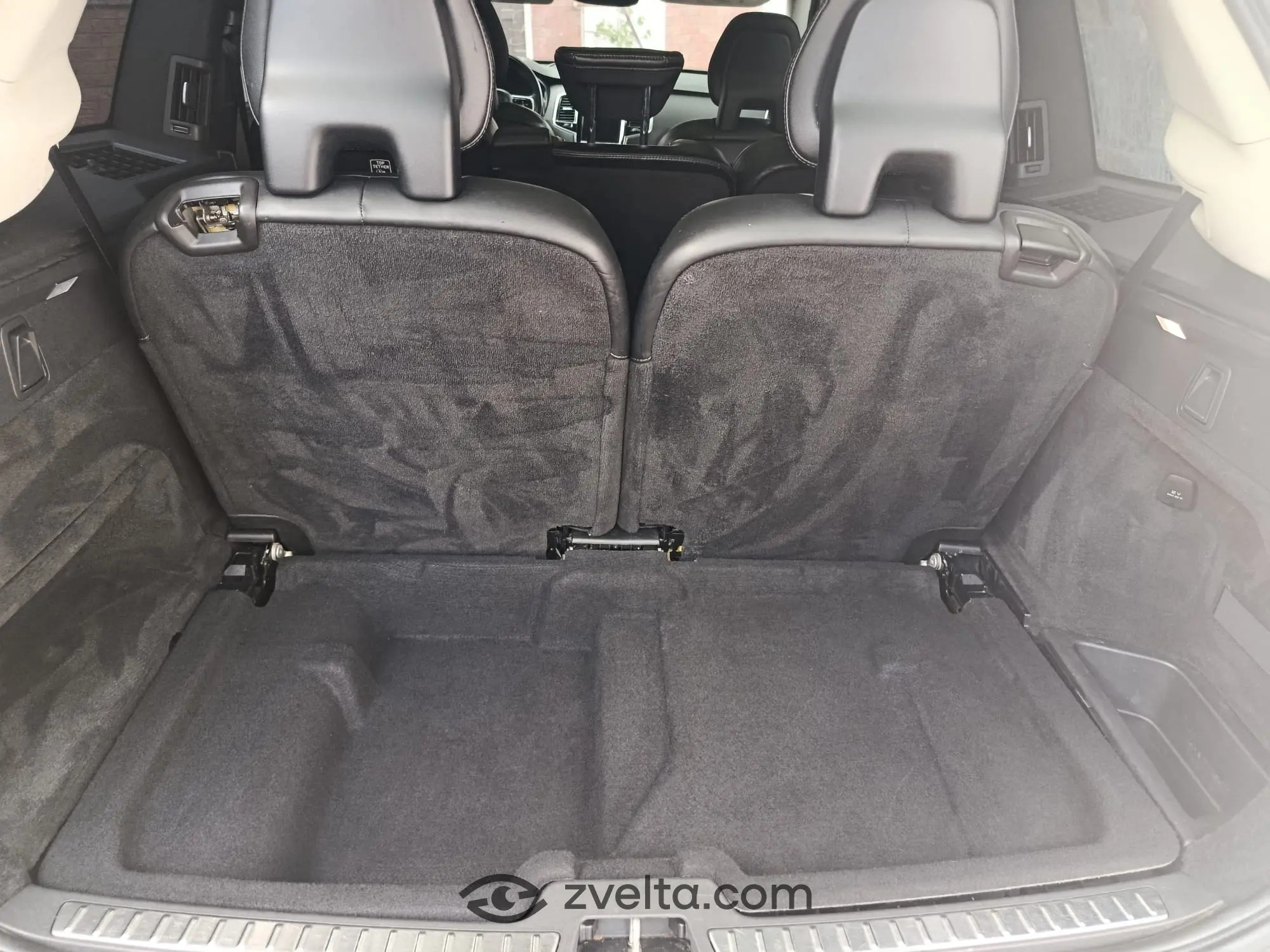 Car photo 9