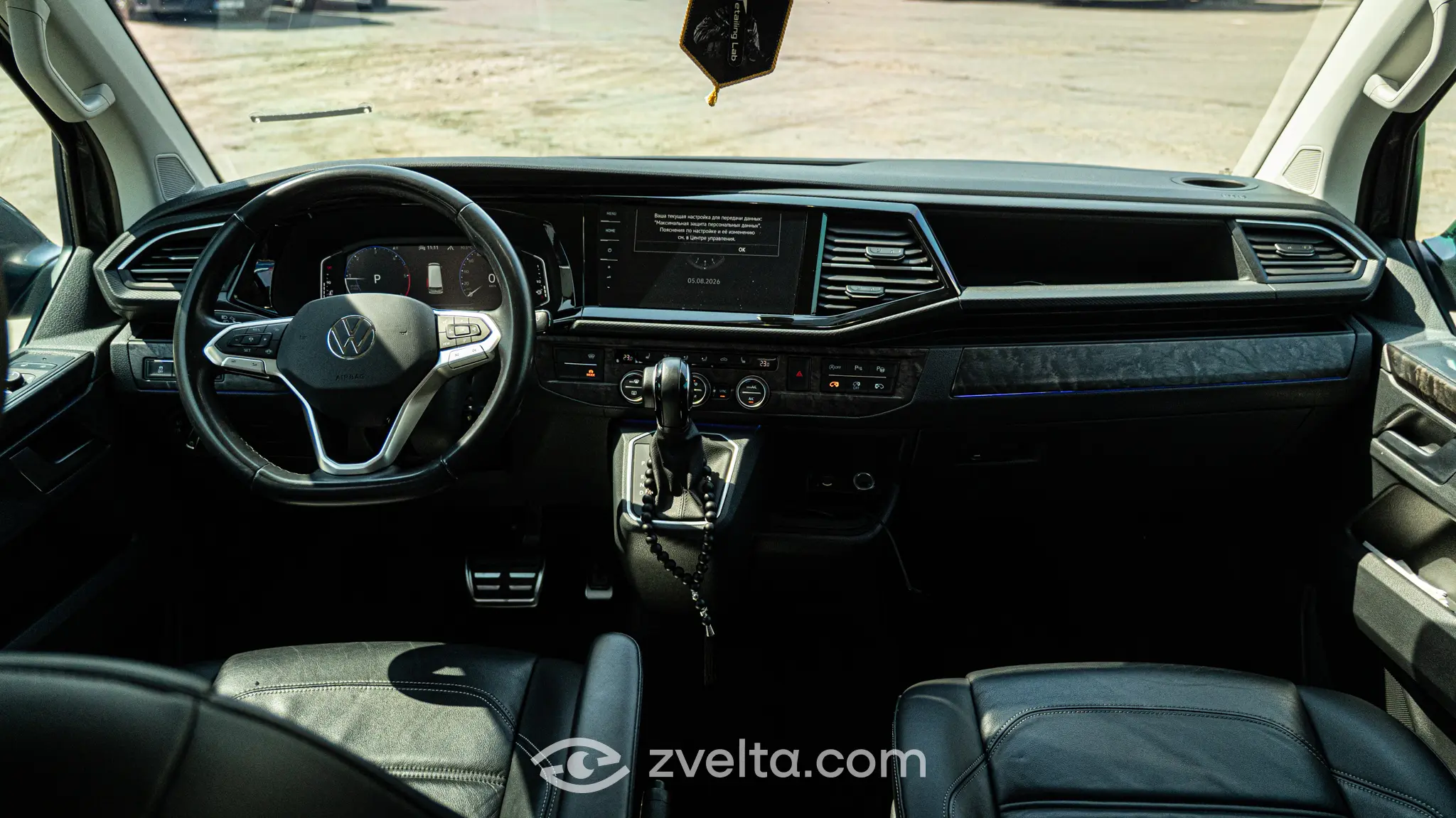 Car photo 8