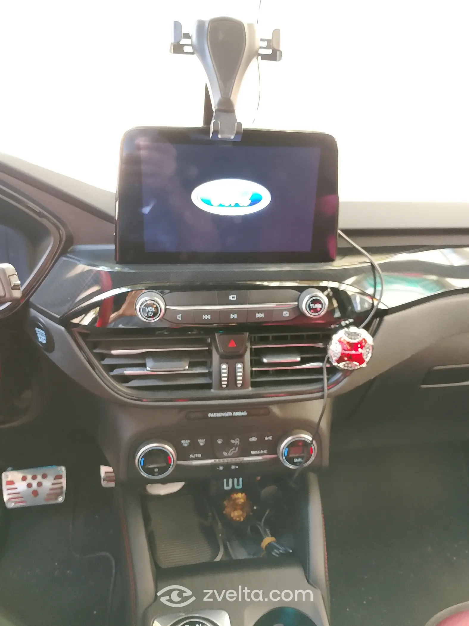 Car photo 9