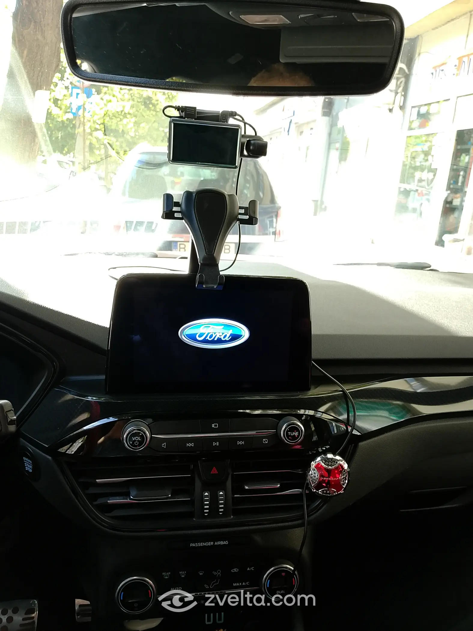 Car photo 3