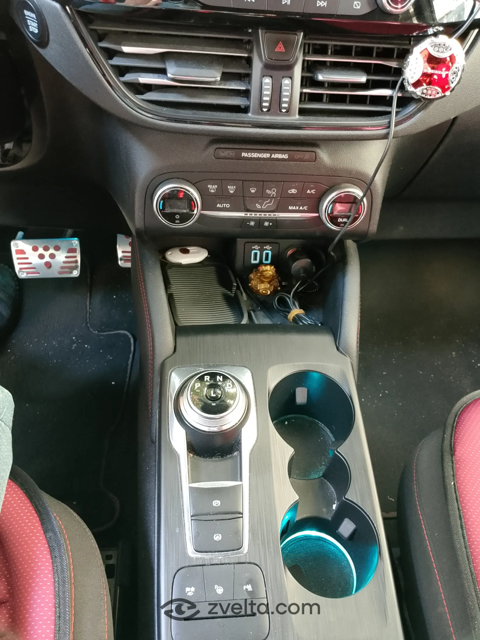 Car photo 8