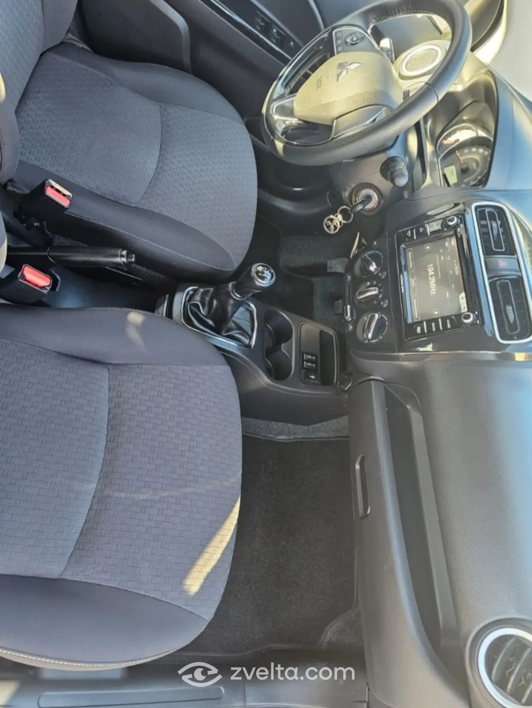Car photo 5