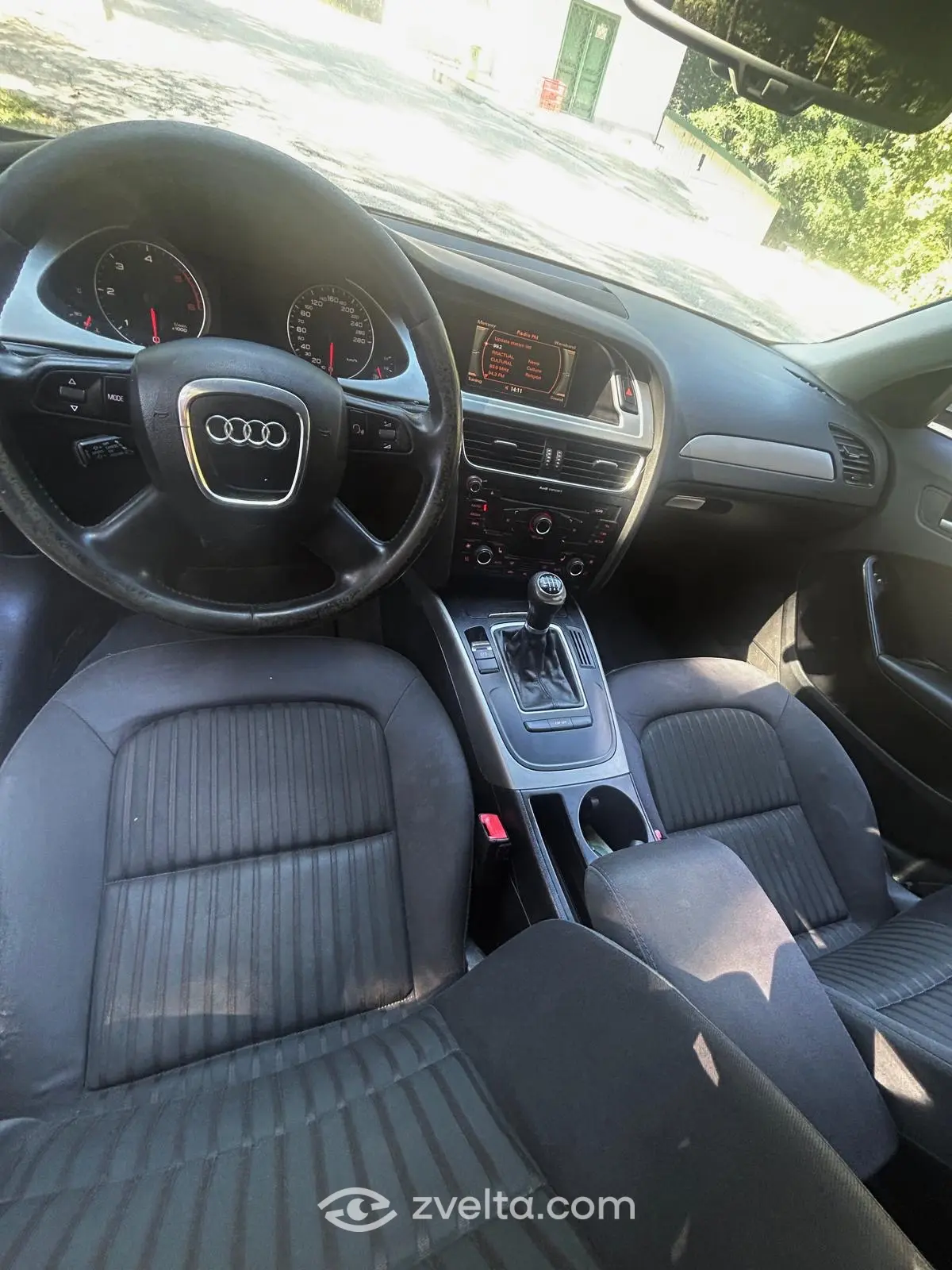 Car photo 6
