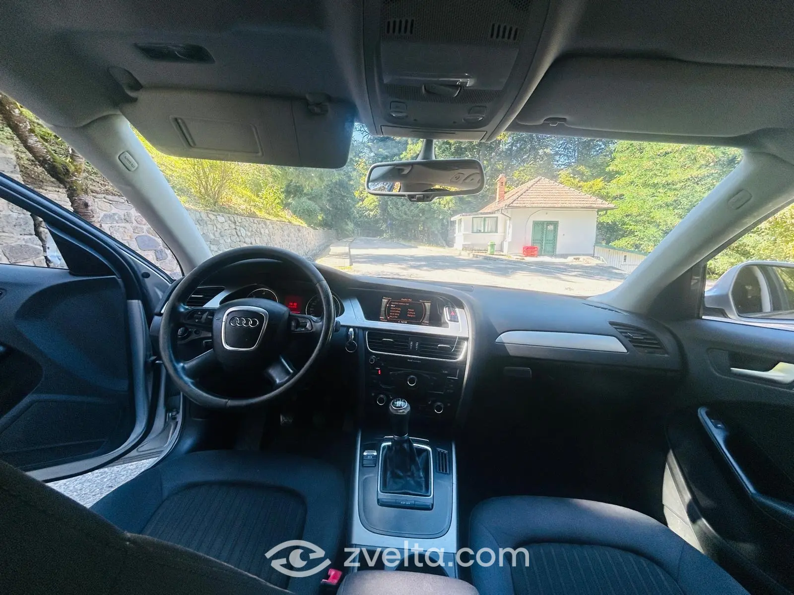 Car photo 10