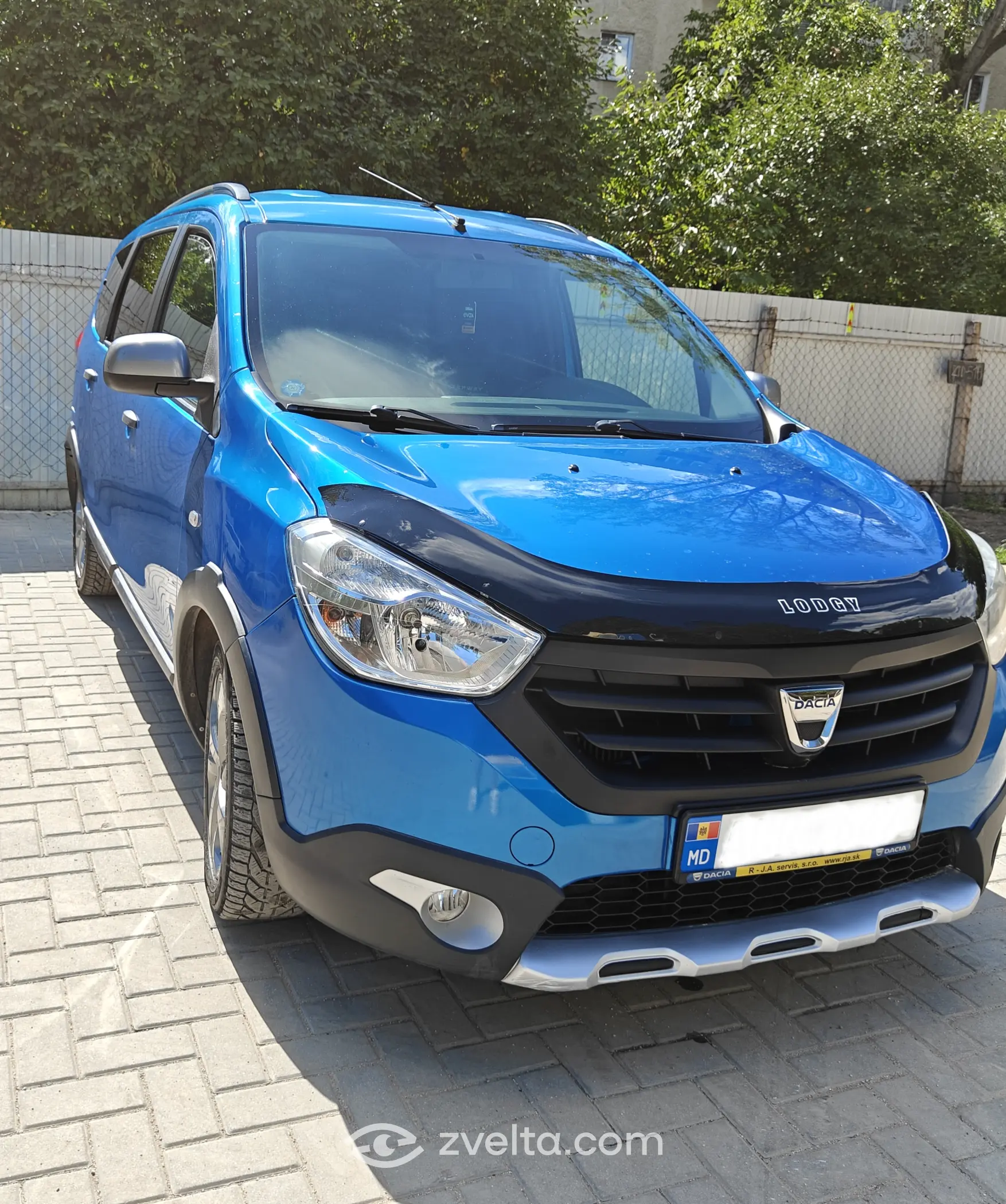 Car photo 1
