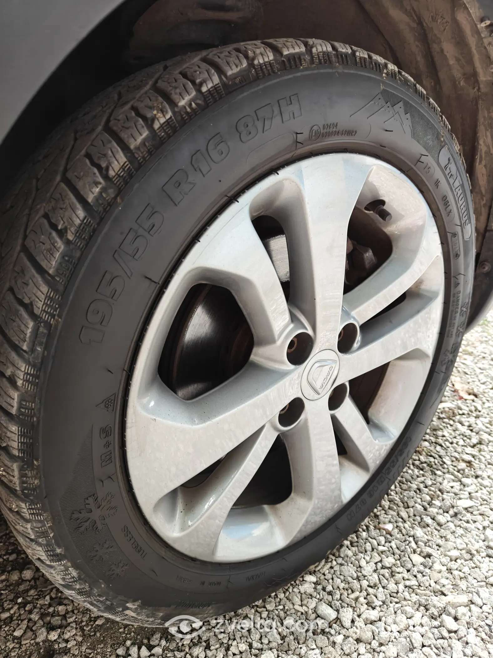 Car photo 10
