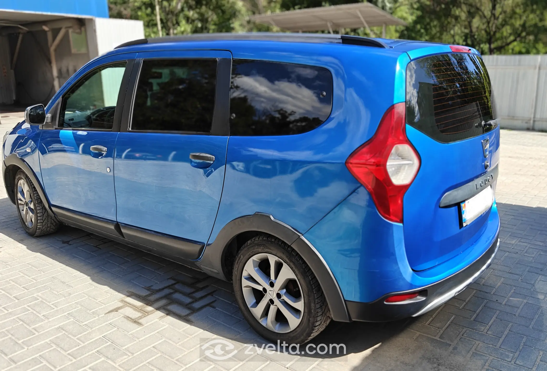 Car photo 5